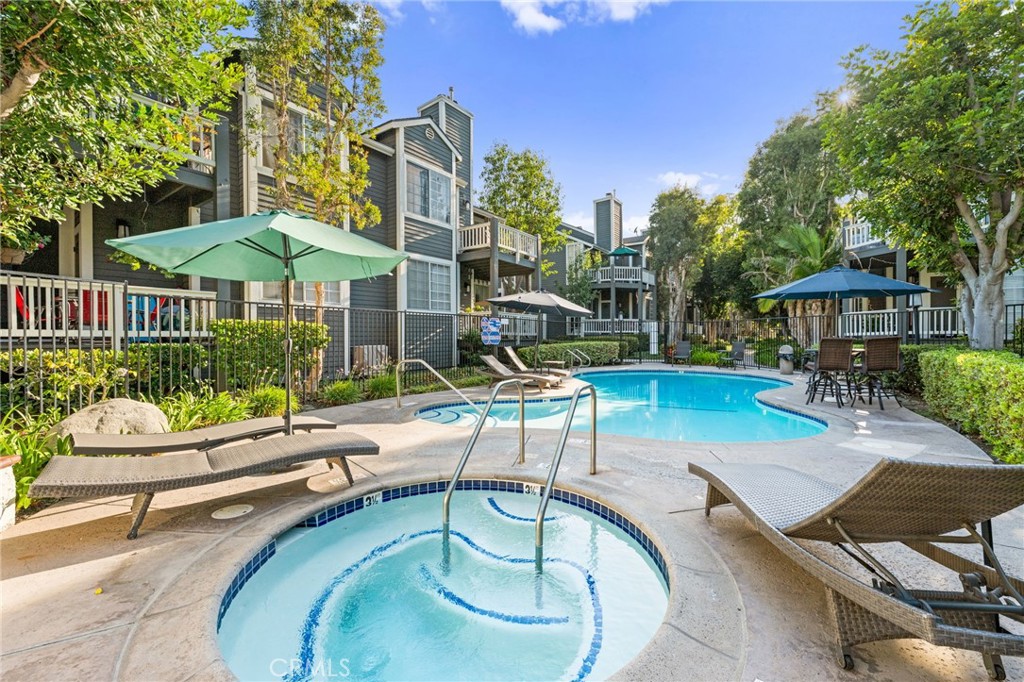 Costa Mesa, California, 92626, United States, 2 Bedrooms Bedrooms, ,2 BathroomsBathrooms,Residential,For Sale,1928708