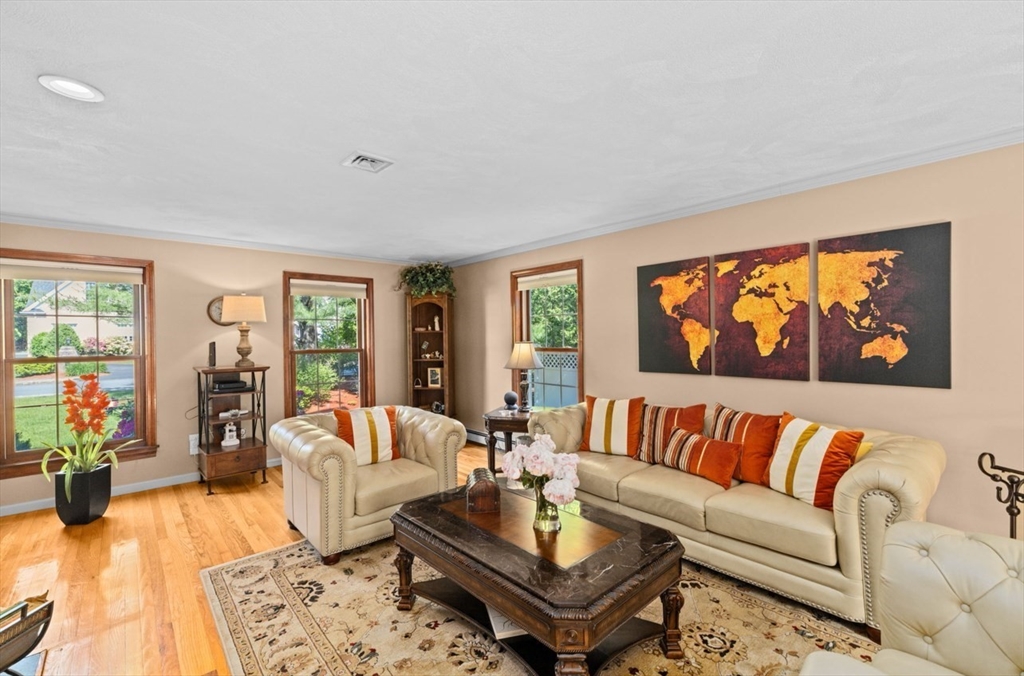 Braintree, Massachusetts, 02184, United States, 5 Bedrooms Bedrooms, ,4 BathroomsBathrooms,Residential,For Sale,1857635