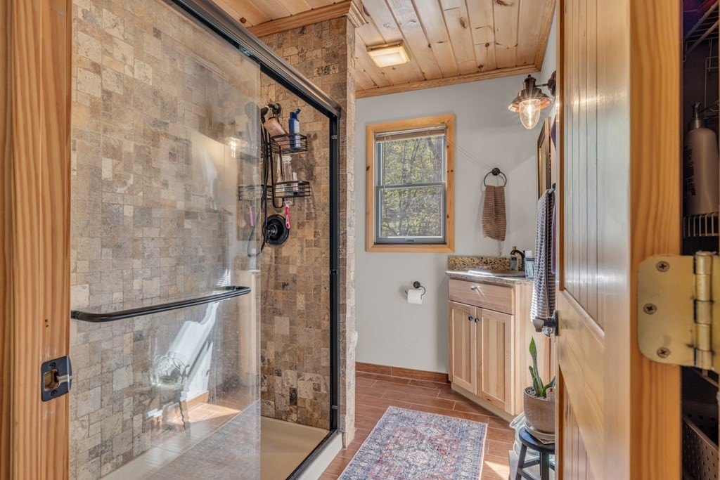 Hayesville, North Carolina, 28904, United States, 3 Bedrooms Bedrooms, ,3 BathroomsBathrooms,Residential,For Sale,1834730