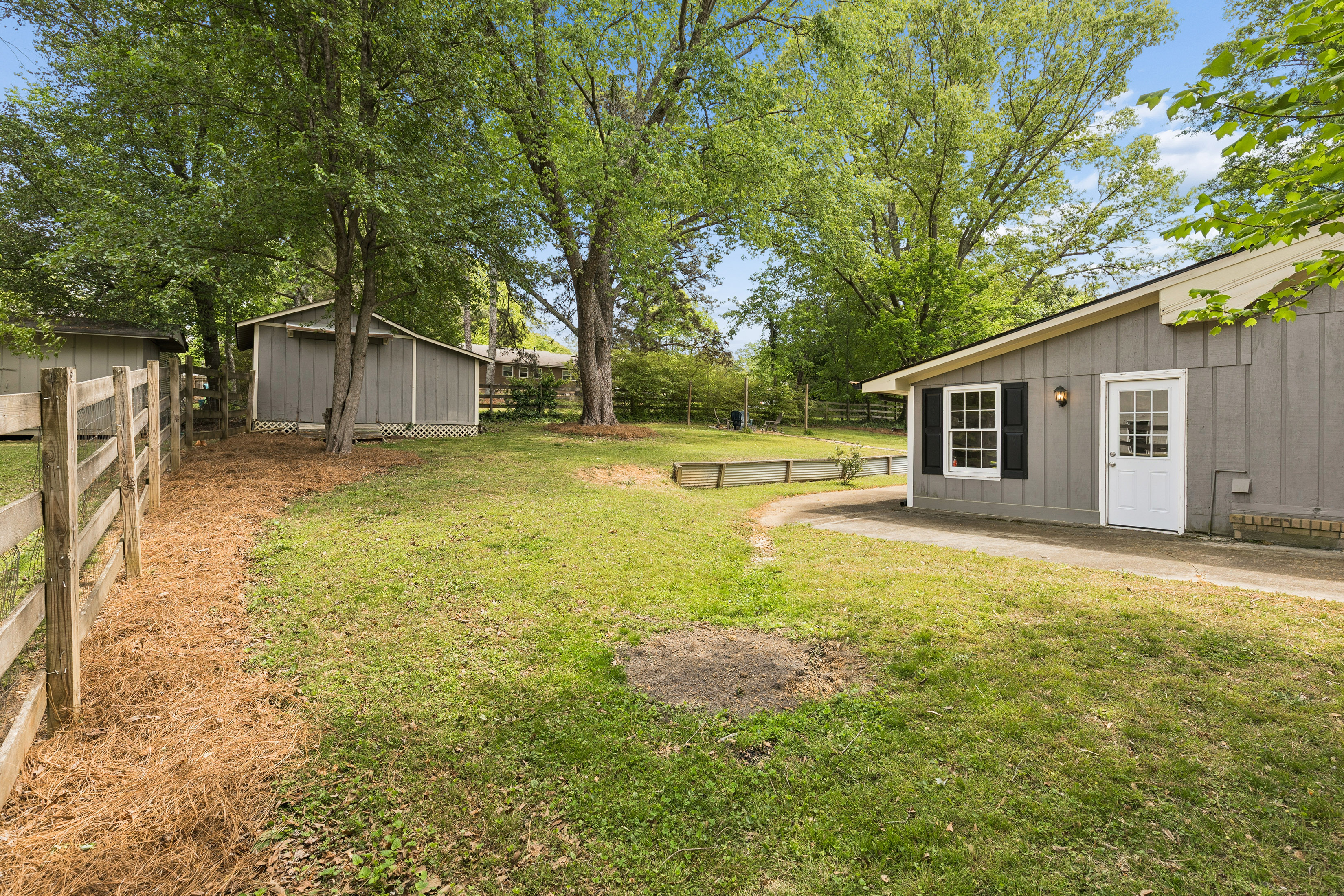  Spacious Ranch with Backyard Retreat in Powder Springs - 物件實景