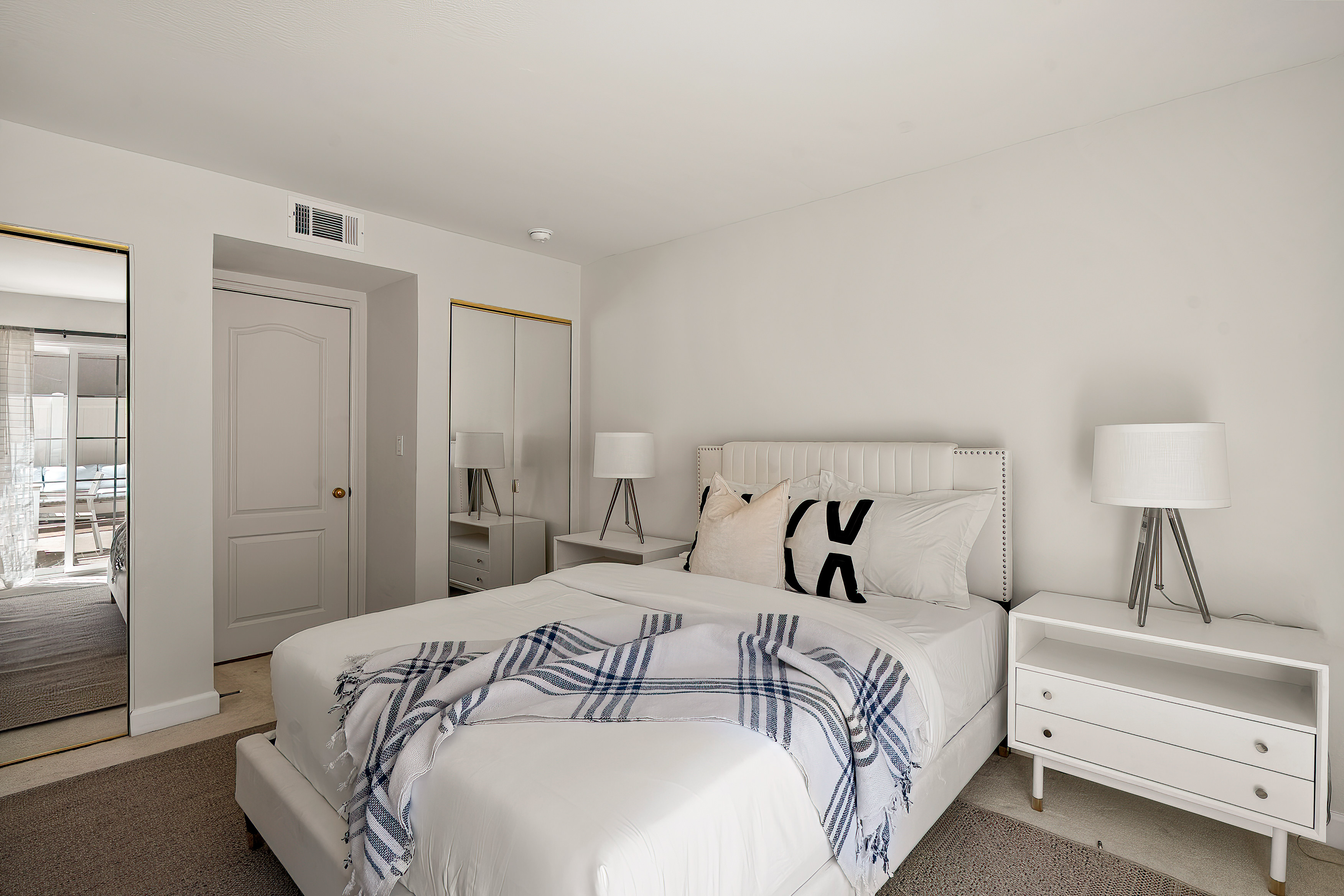  5050 Coldwater Canyon #203 - 物件實景