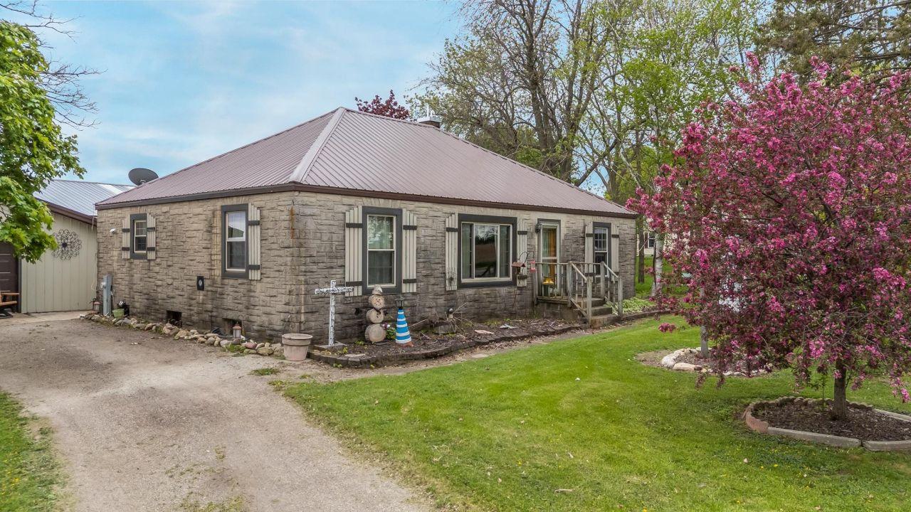 HORTONVILLE, Wisconsin, 54944, United States, 3 Bedrooms Bedrooms, ,2 BathroomsBathrooms,Residential,For Sale,1827520