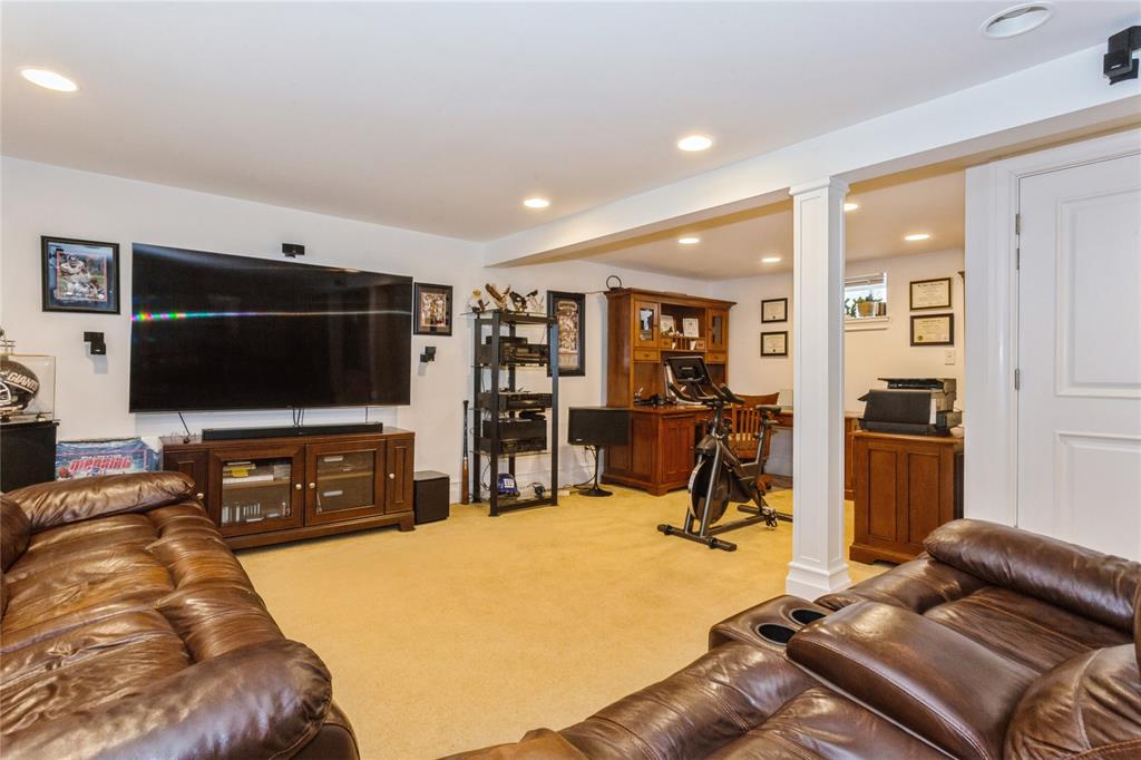 Floral Park, New York, 11001, United States, 3 Bedrooms Bedrooms, ,2 BathroomsBathrooms,Residential,For Sale,1798348
