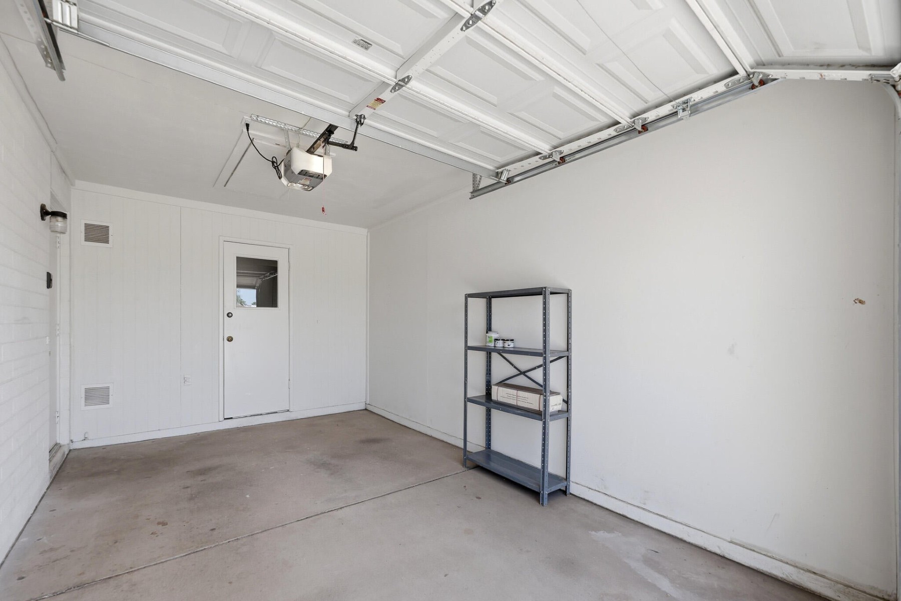  2310 E Betty Elyse Lane  Phoenix, AZ - 物件實景