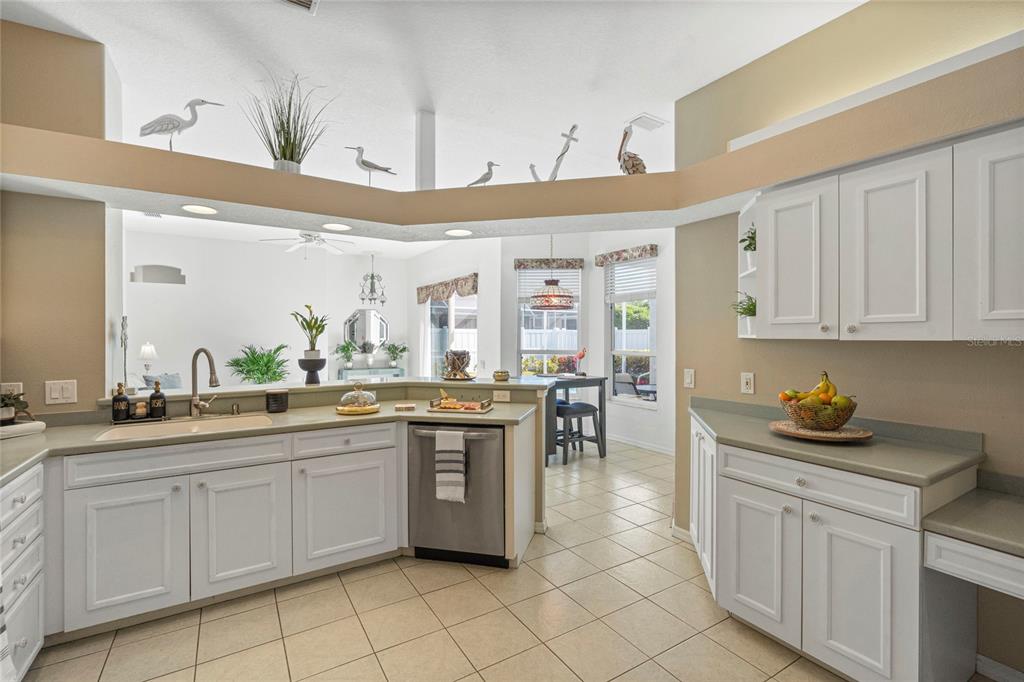 Bradenton, Florida, 34212, United States, 3 Bedrooms Bedrooms, ,3 BathroomsBathrooms,Residential,For Sale,1991817