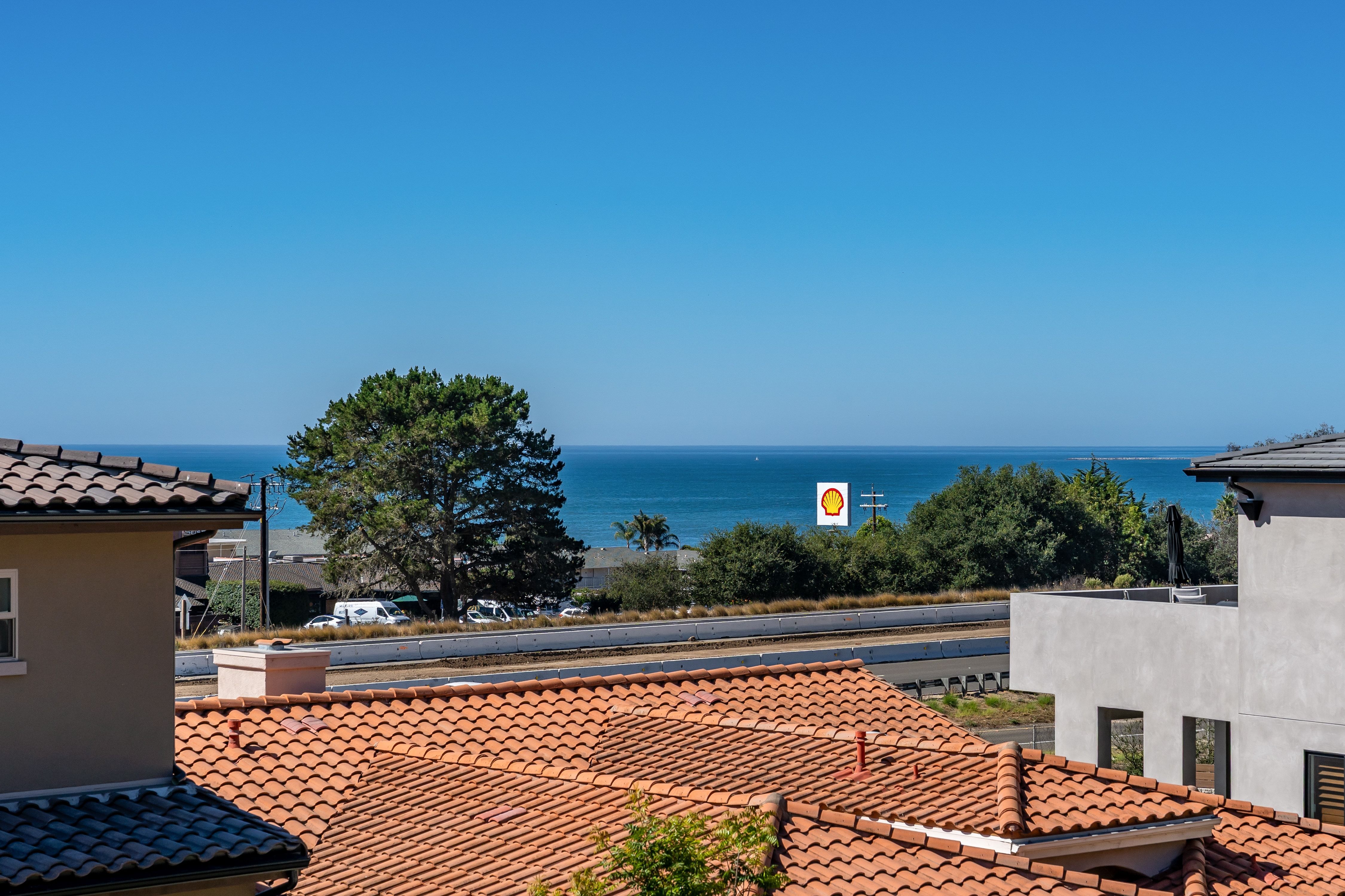  Perched in the Gated Enclave of Barcelona View Estates - 物件實景
