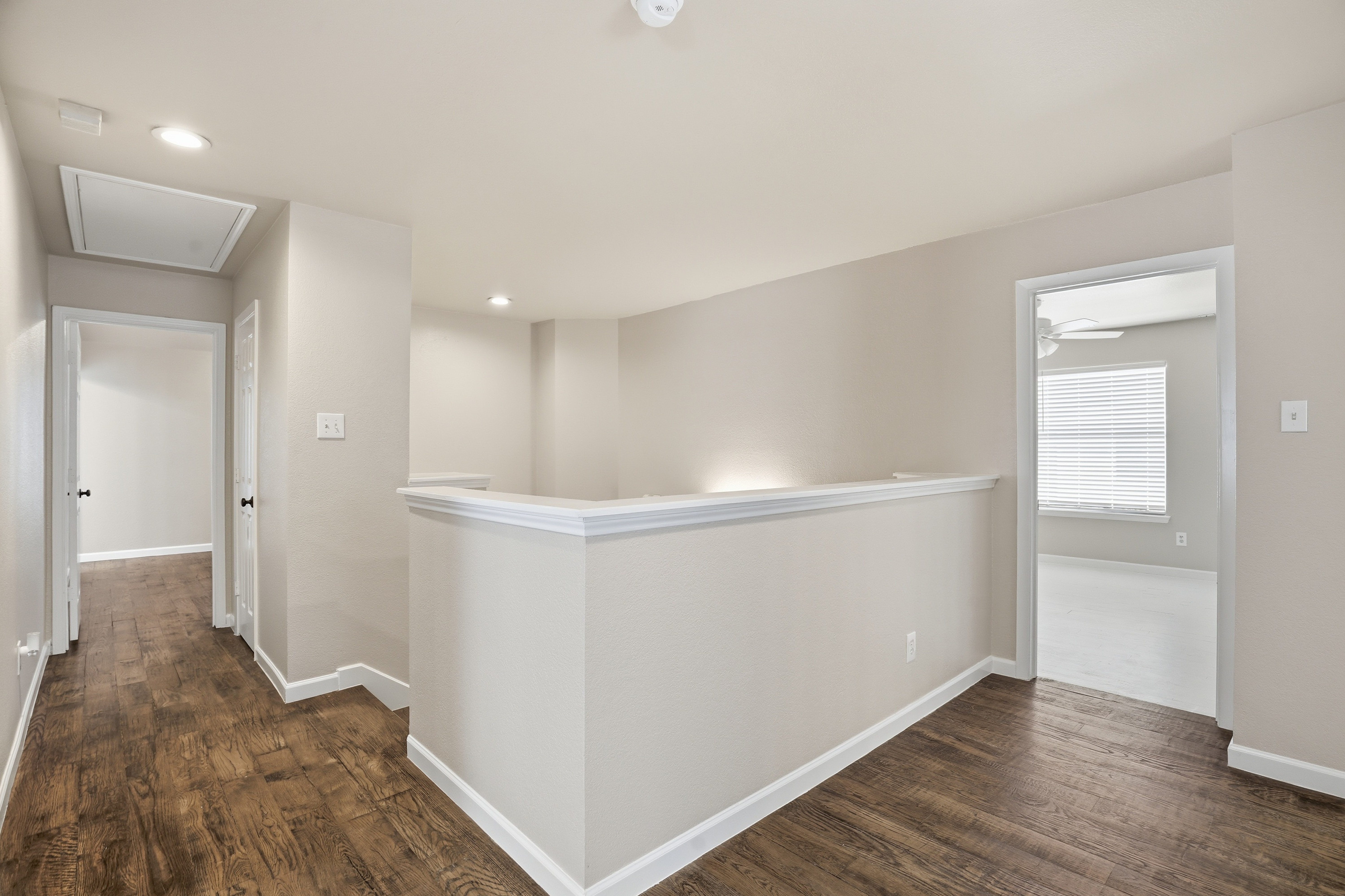  Stylish Keller Living with Bonus Room & Custom Touches - 物件實景