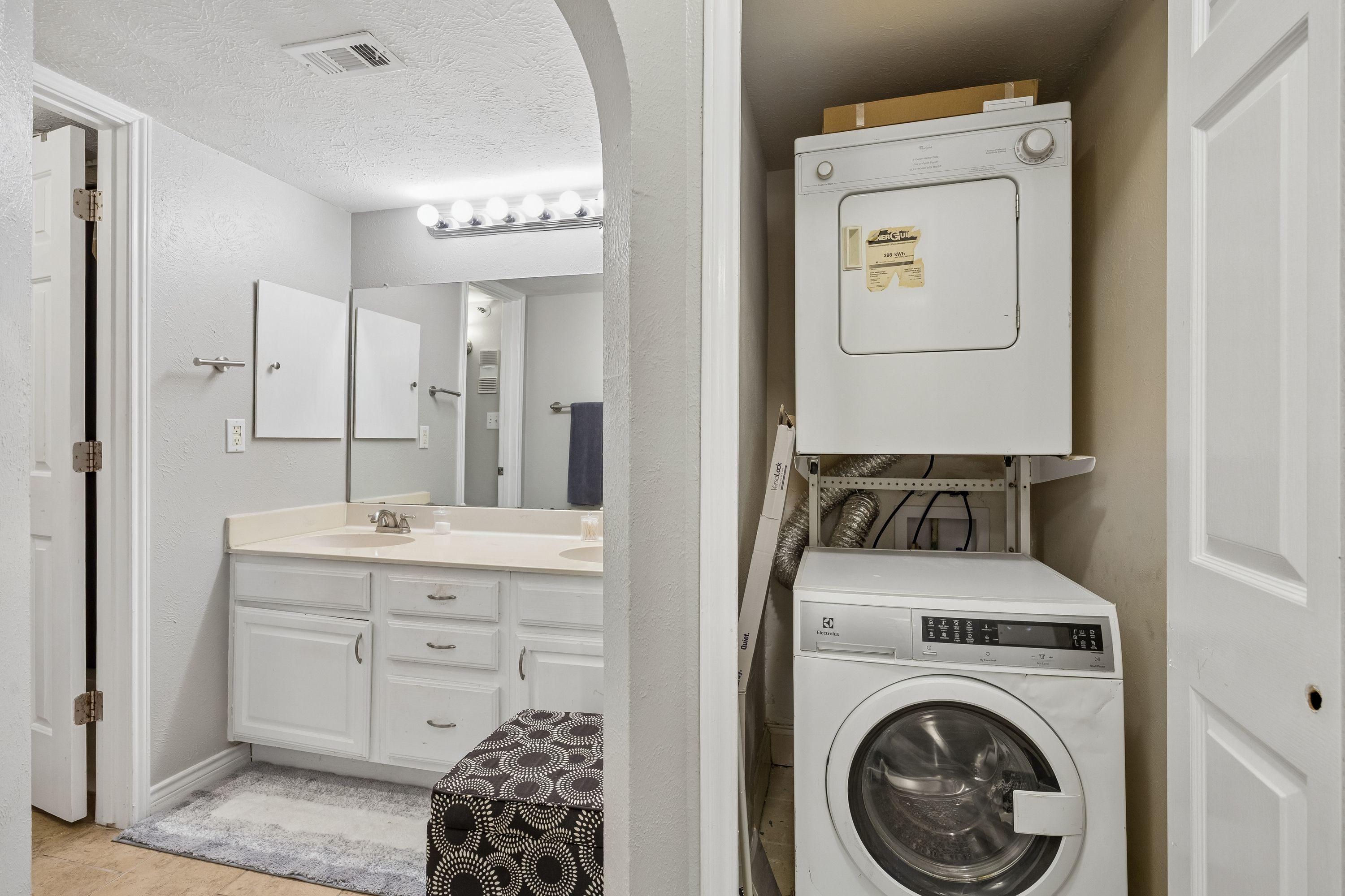  Two-story Bryan Place loft with quick access to Downtown Dallas. - 物件實景