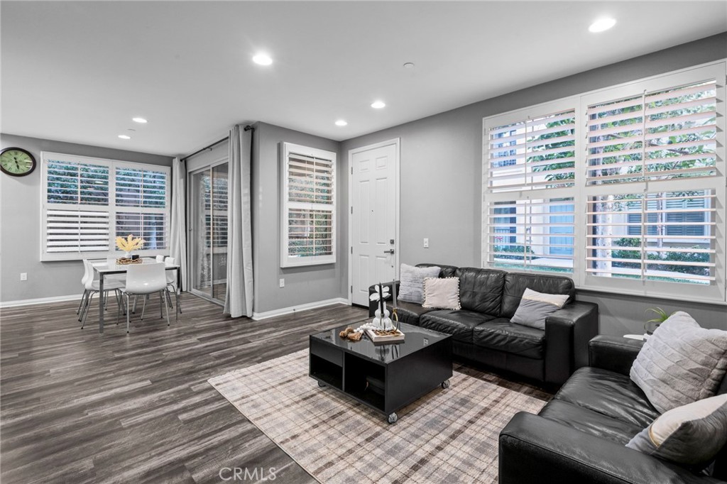 Irvine, California, 92618, United States, 2 Bedrooms Bedrooms, ,2 BathroomsBathrooms,Residential,For Sale,1987826