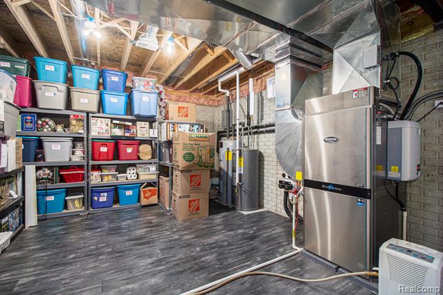 Oceola Twp, Michigan, 48843, United States, 3 Bedrooms Bedrooms, ,4 BathroomsBathrooms,Residential,For Sale,1980235