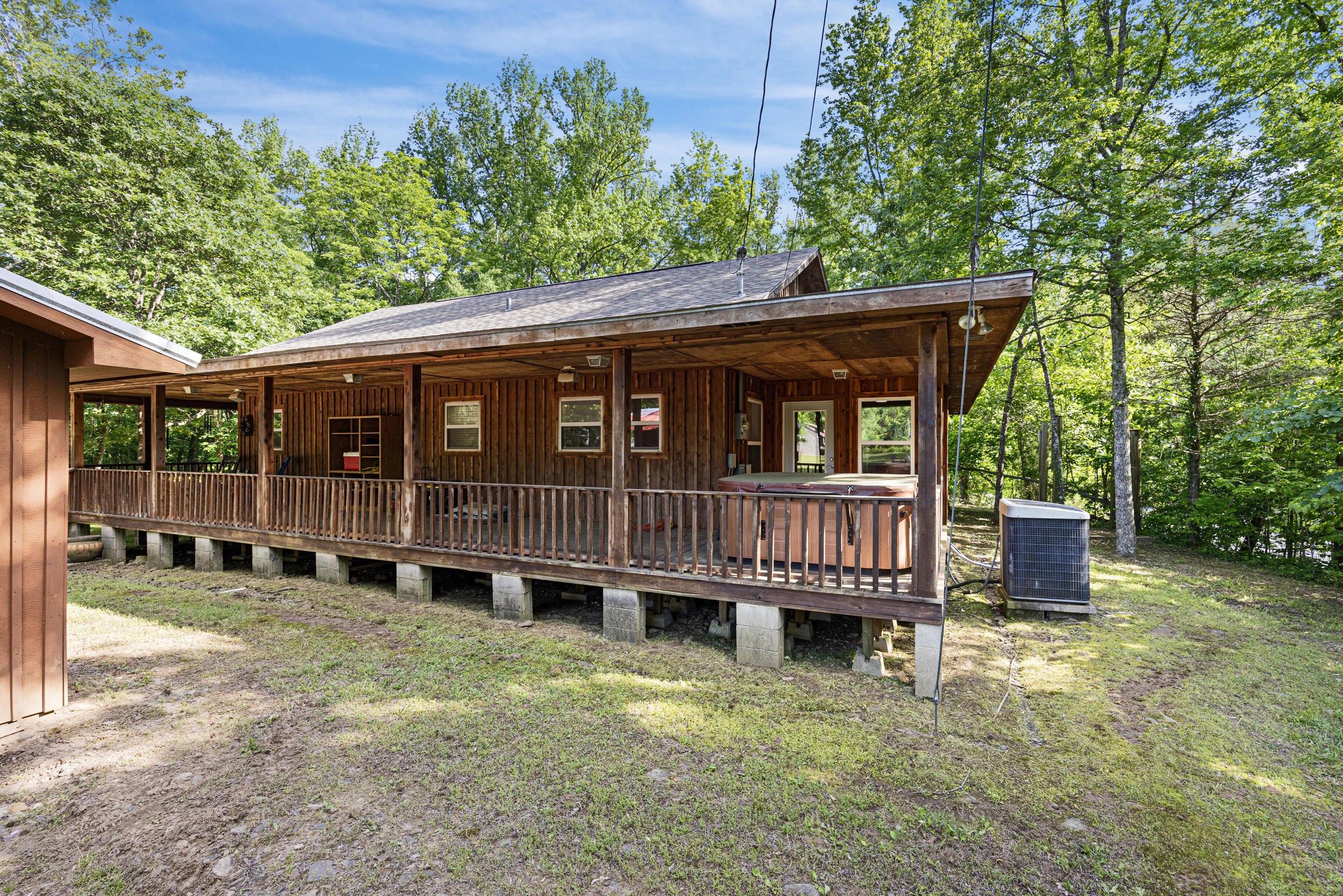 Pettigrew, Arkansas, 72752, United States, 5 Bedrooms Bedrooms, ,4 BathroomsBathrooms,Residential,For Sale,1826540