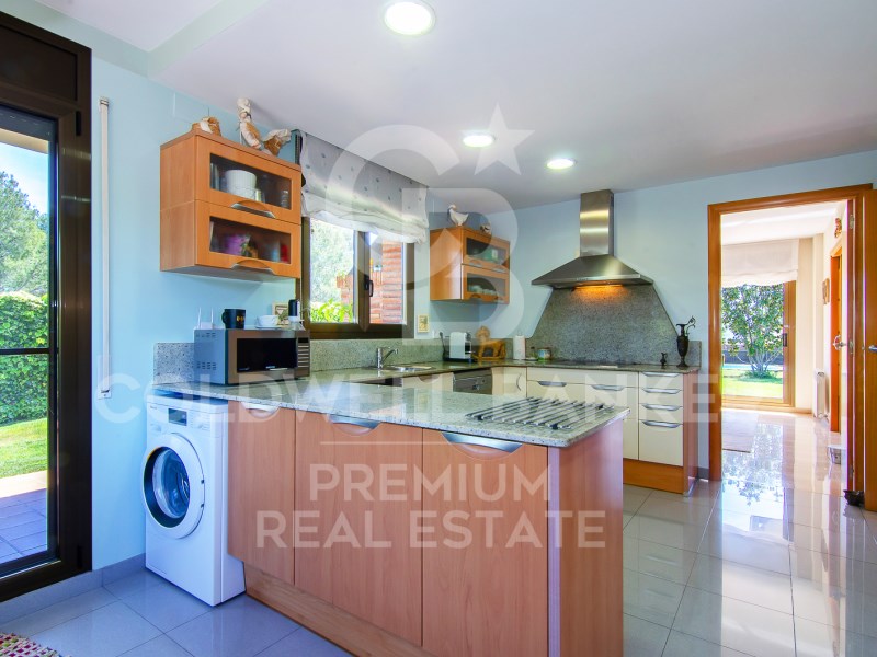 Cerdanyola del Vallès, Catalonia, ES, 5 Bedrooms Bedrooms, ,3 BathroomsBathrooms,Residential,For Sale,1610457