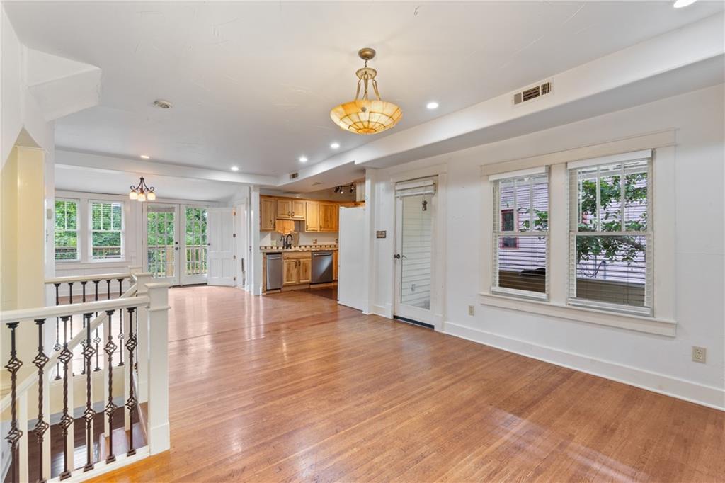 Eureka Springs, Arkansas, 752632, United States, 2 Bedrooms Bedrooms, ,3 BathroomsBathrooms,Residential,For Sale,1980182