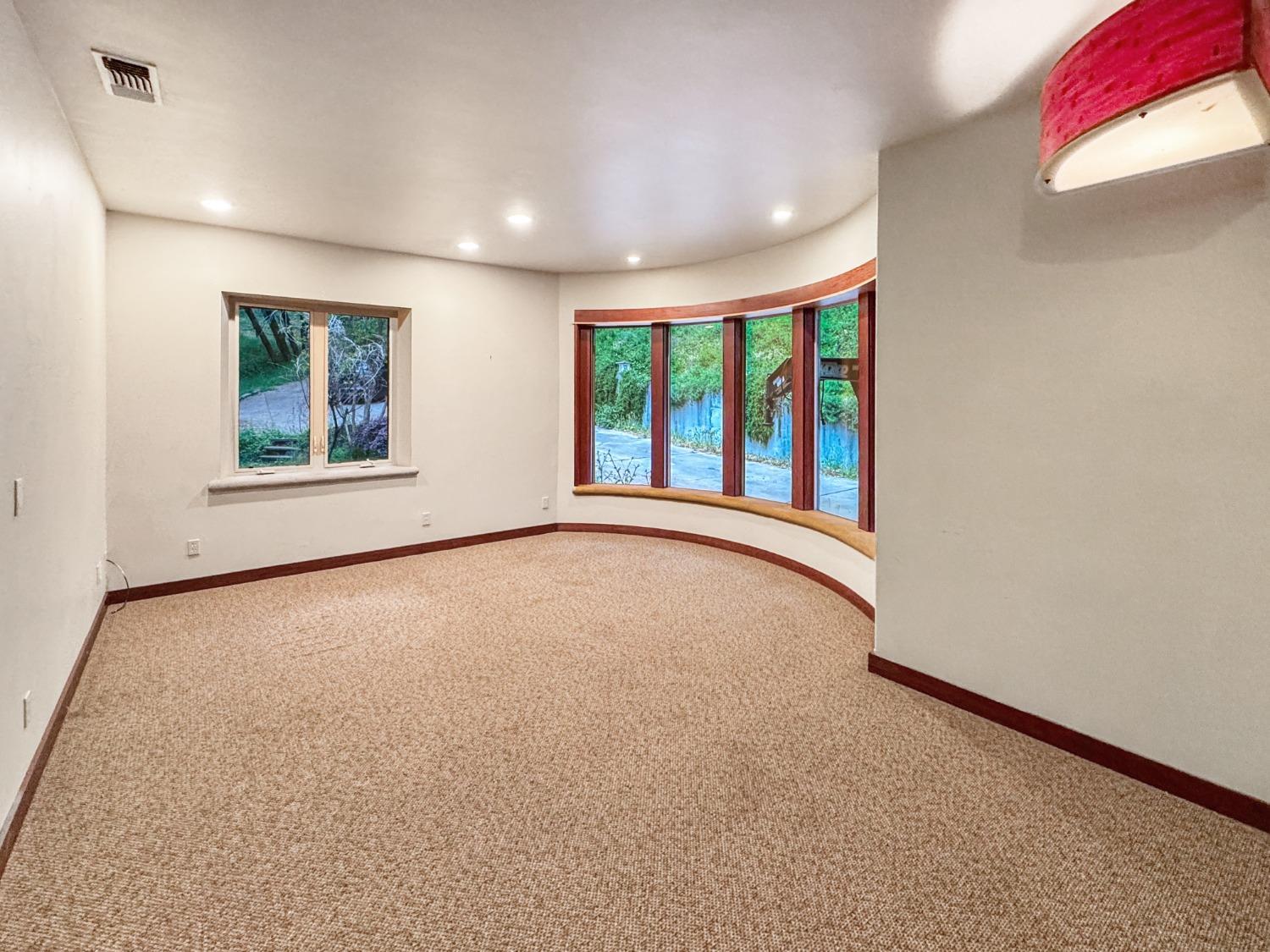 Grass Valley, California, 95949, United States, 3 Bedrooms Bedrooms, ,4 BathroomsBathrooms,Residential,For Sale,1920677