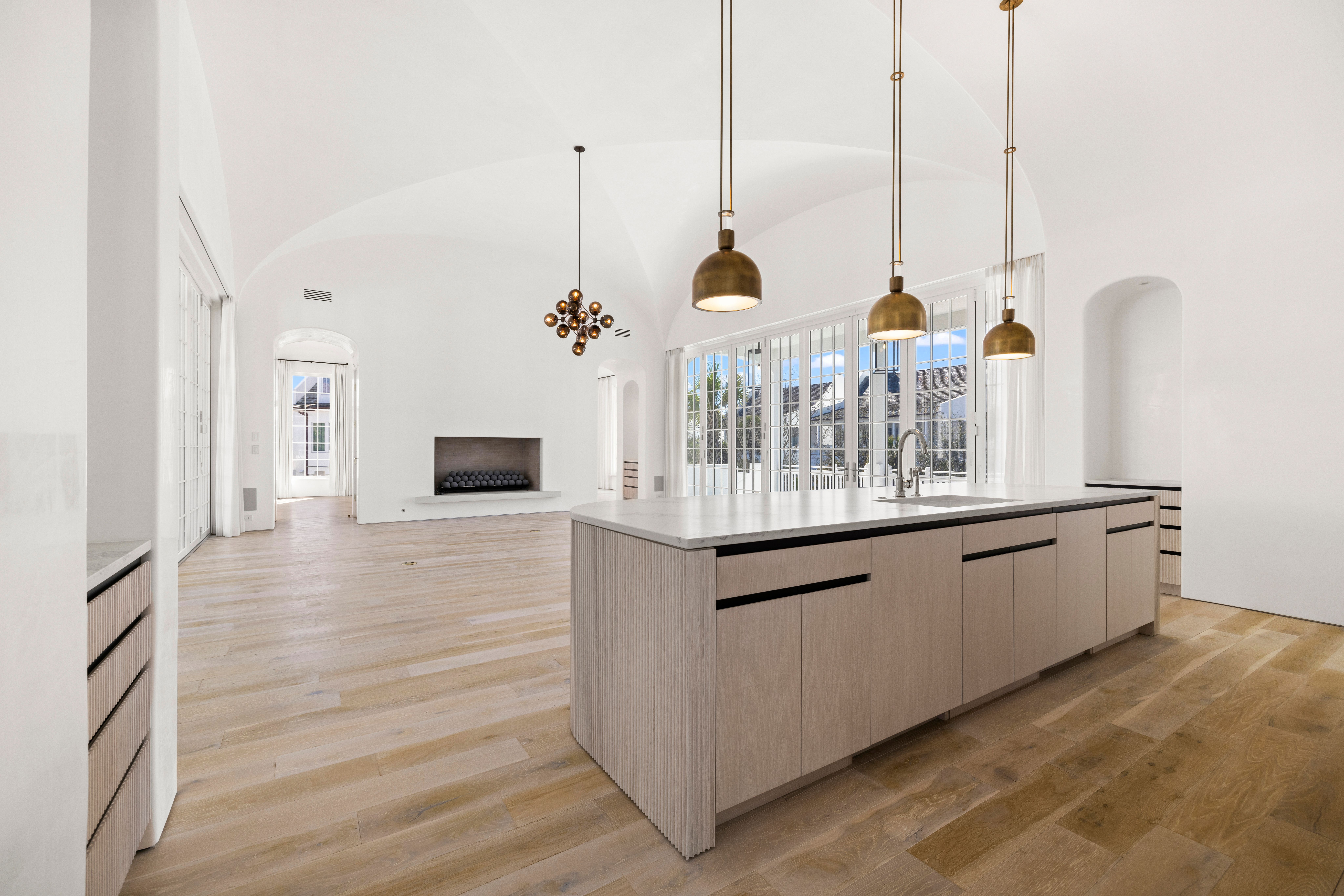  Architectural Gem With Pool And Carriage House - 物件實景