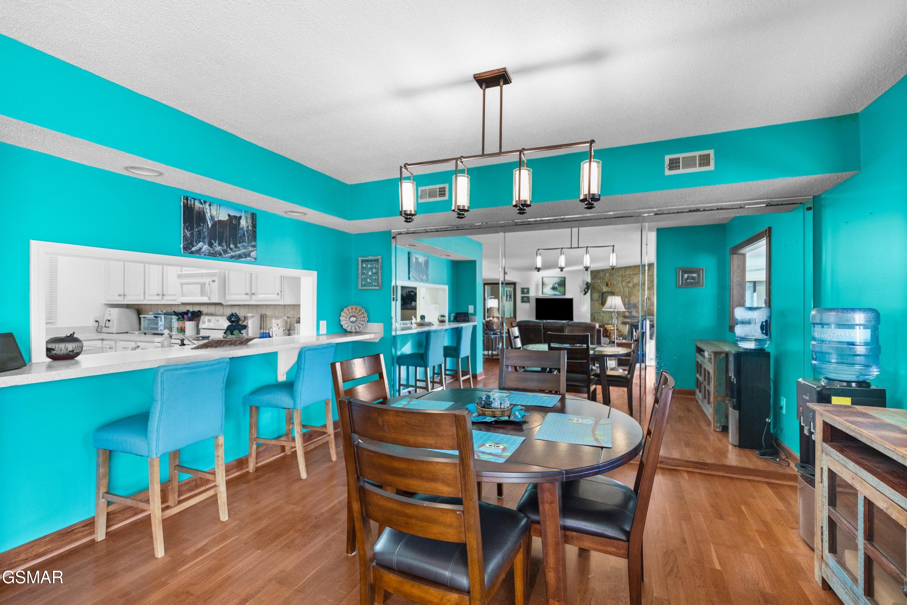 Gatlinburg, Tennessee, 37738, United States, 3 Bedrooms Bedrooms, ,2 BathroomsBathrooms,Residential,For Sale,2012103