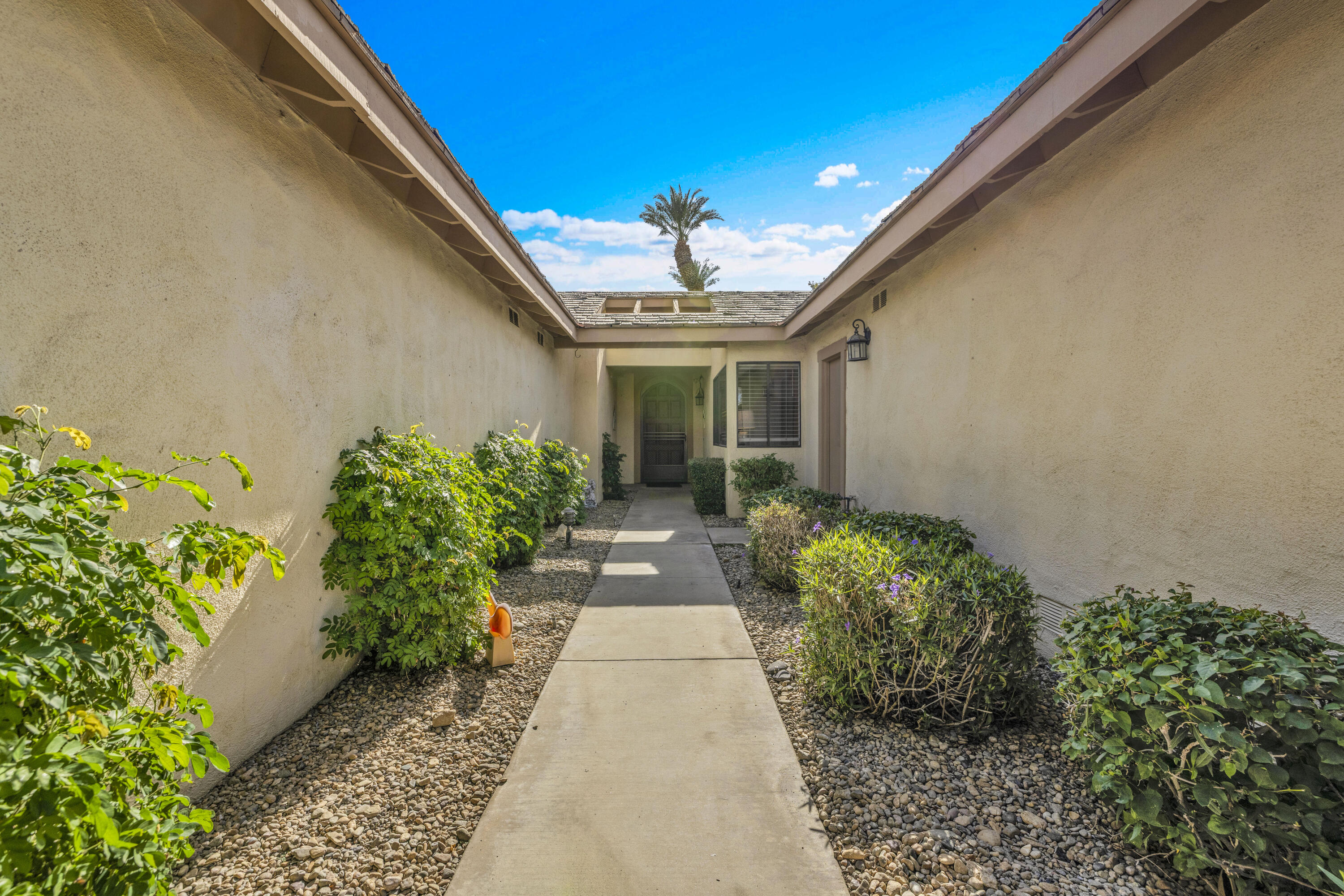 Palm Desert, California, 92260, United States, 2 Bedrooms Bedrooms, ,2 BathroomsBathrooms,Residential,For Sale,1987933