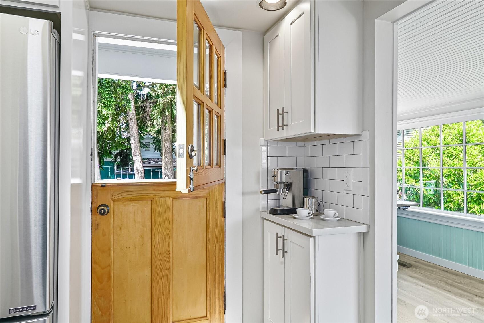 SEATTLE, Washington, 98103, United States, 4 Bedrooms Bedrooms, ,2 BathroomsBathrooms,Residential,For Sale,1874461