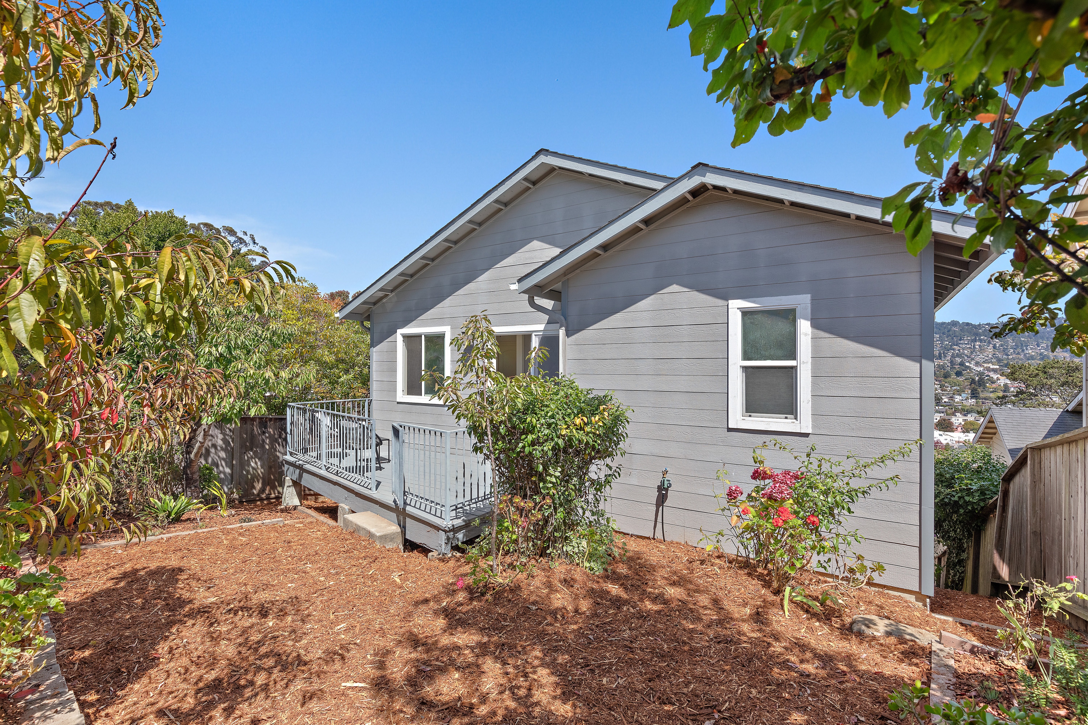  A Distinguished Albany Hills Home with Berkeley Hills Views - 物件實景