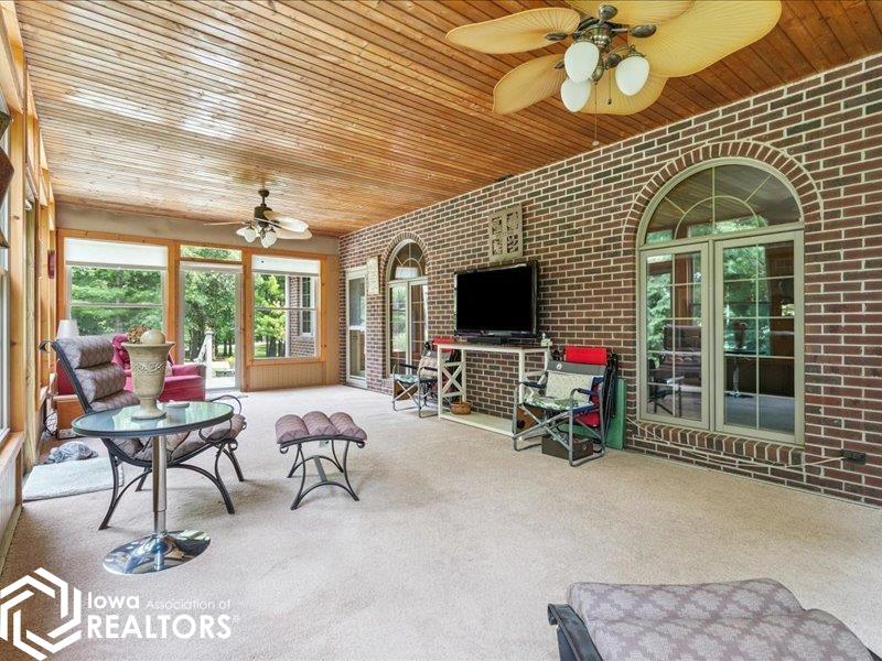 West Burlington, Iowa, 52655, United States, 4 Bedrooms Bedrooms, ,4 BathroomsBathrooms,Residential,For Sale,1982089