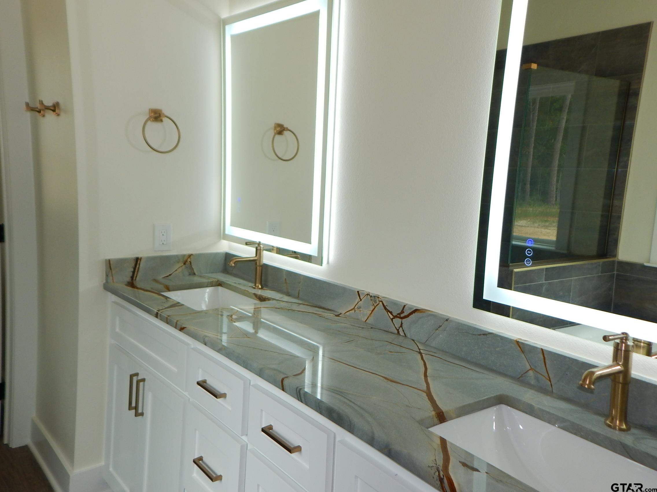 Gilmer, Texas, 75645, United States, 5 Bedrooms Bedrooms, ,3 BathroomsBathrooms,Residential,For Sale,1759847