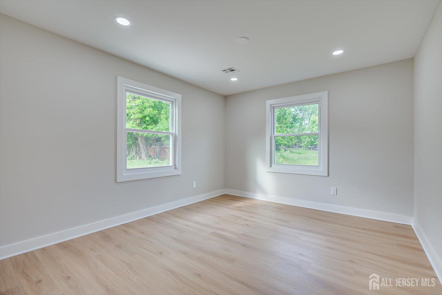 Piscataway, New Jersey, 08854, United States, 5 Bedrooms Bedrooms, ,3 BathroomsBathrooms,Residential,For Sale,2048679