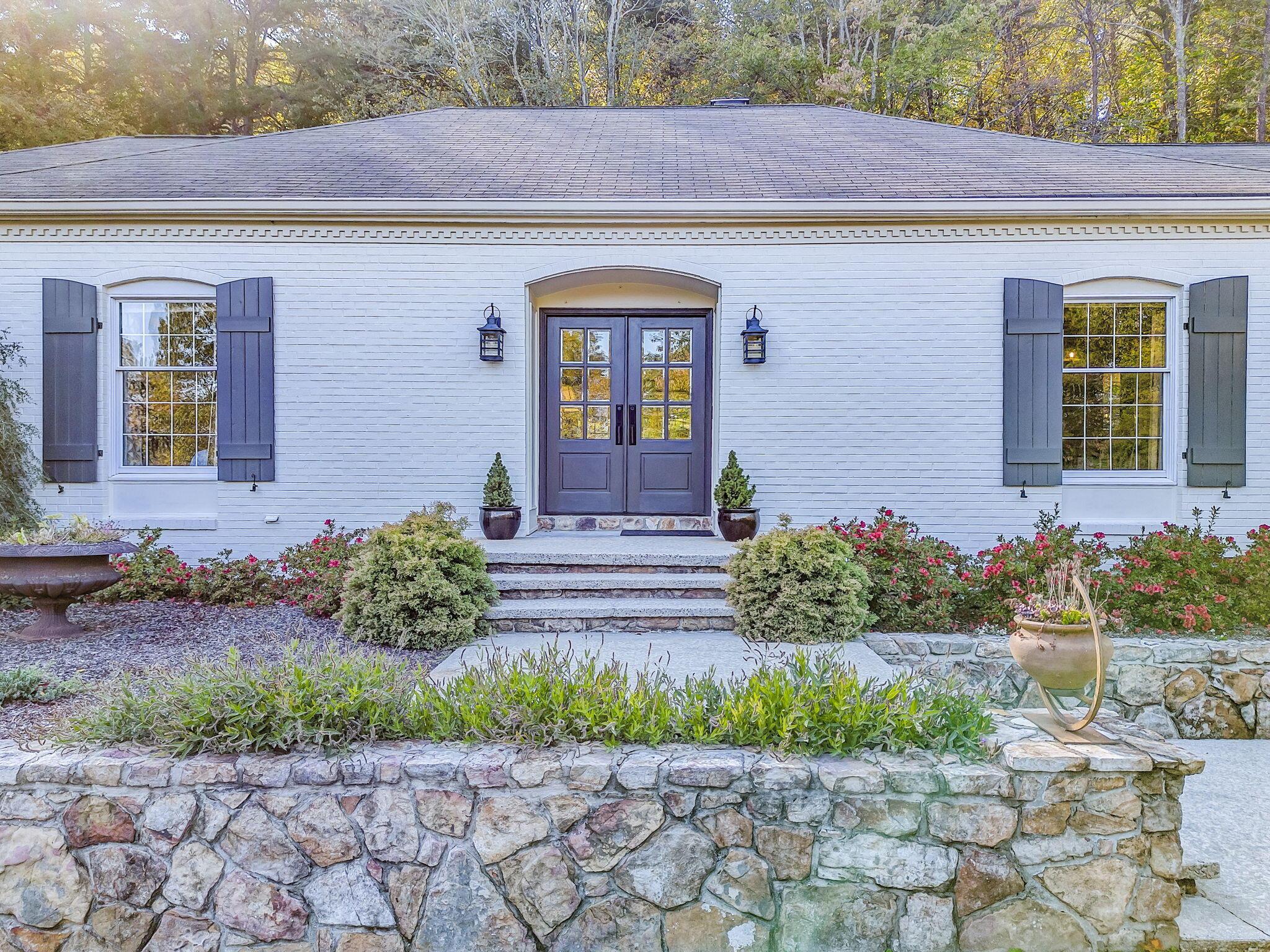 Dalton, Georgia, 30720, United States, 4 Bedrooms Bedrooms, ,4 BathroomsBathrooms,Residential,For Sale,1998245