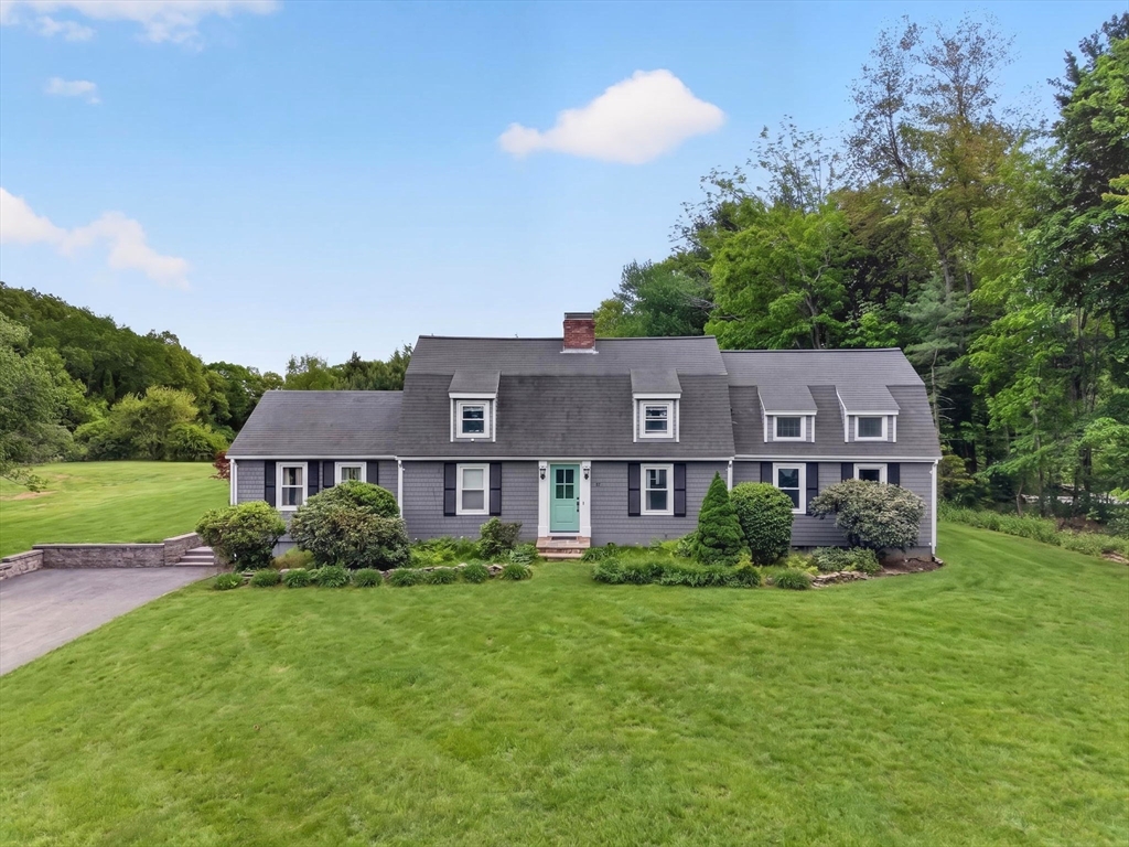 Groveland, Massachusetts, 01834, United States, 4 Bedrooms Bedrooms, ,4 BathroomsBathrooms,Residential,For Sale,2048598