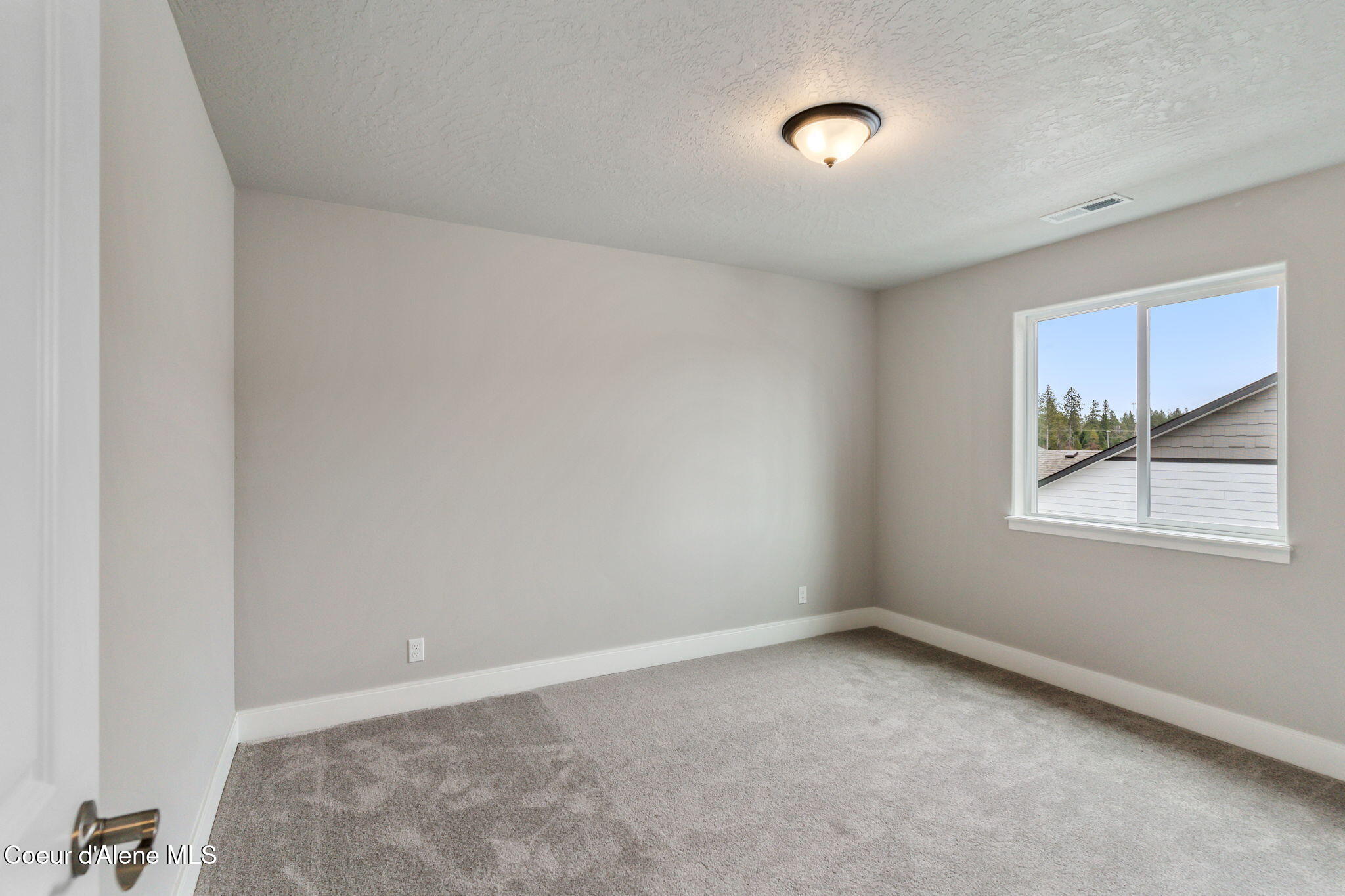 Rathdrum, Idaho, 83858, United States, 4 Bedrooms Bedrooms, ,1 BathroomBathrooms,Residential,For Sale,1998857