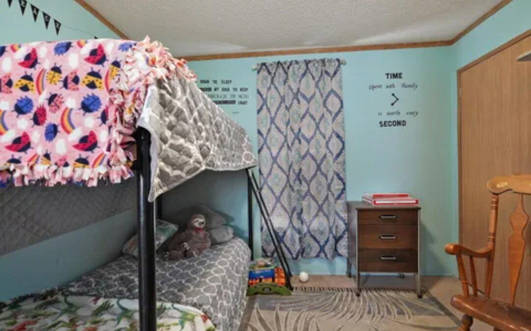 Aurora, Missouri, 65605, United States, 4 Bedrooms Bedrooms, ,2 BathroomsBathrooms,Residential,For Sale,1943592