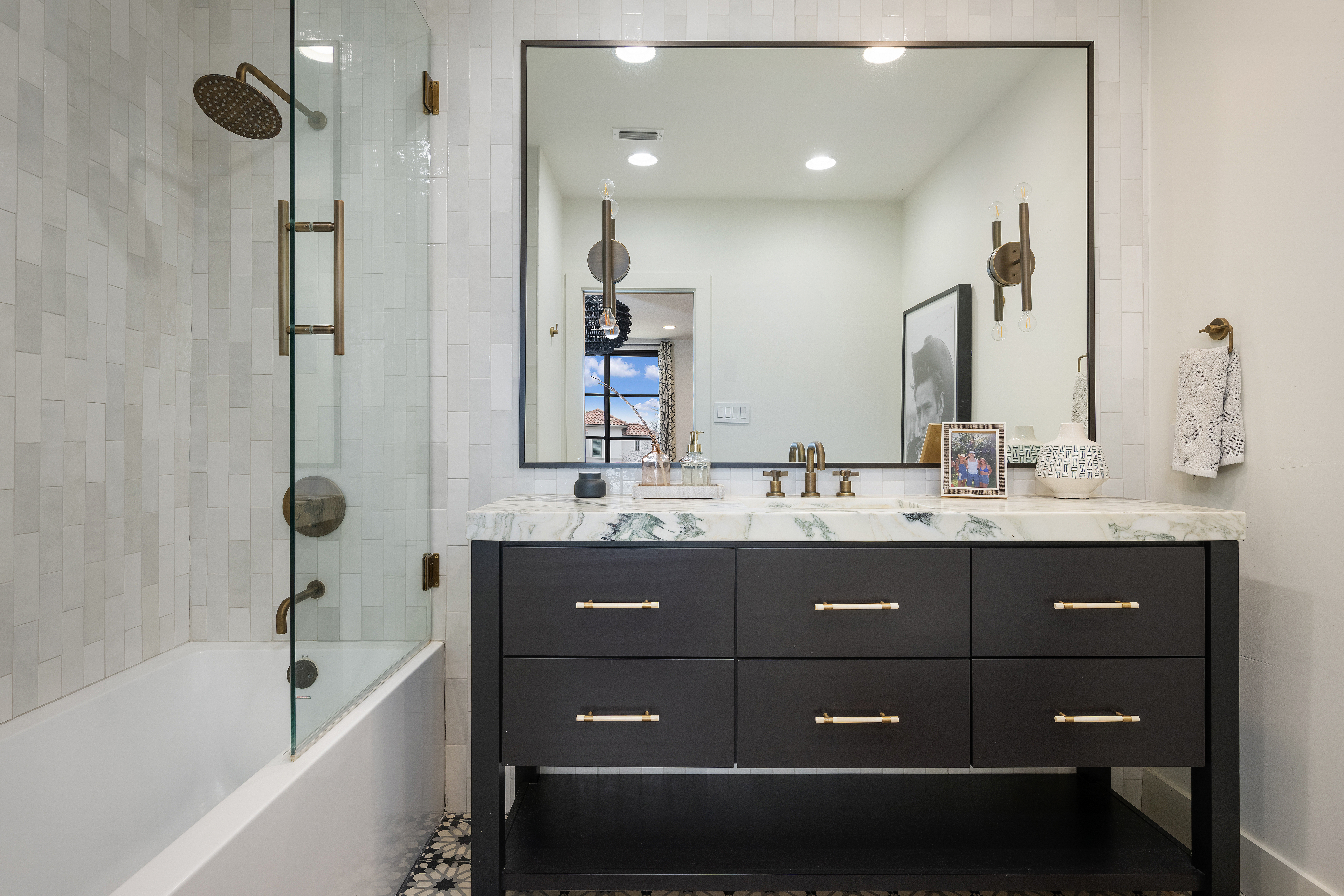  Designer Renovation + Pool Retreat in Terrell Hills - 物件實景