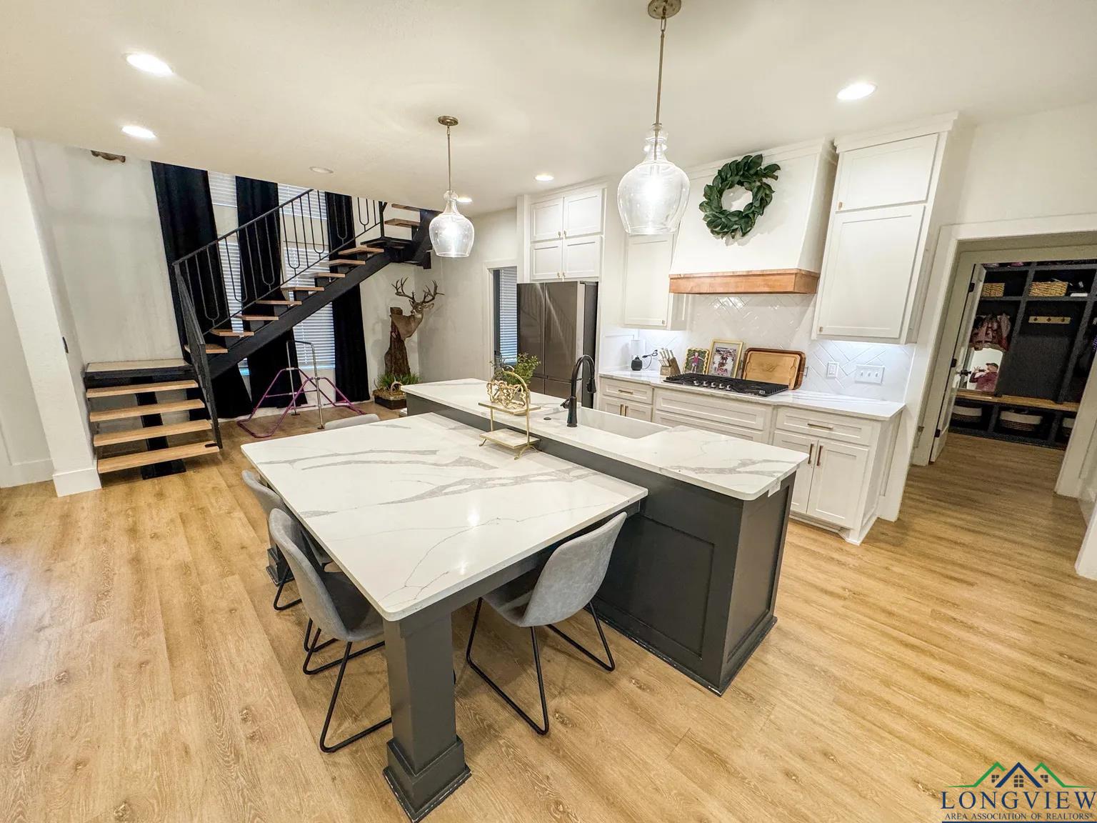 Texarkana, Texas, 75503, United States, 4 Bedrooms Bedrooms, ,4 BathroomsBathrooms,Residential,For Sale,1980394