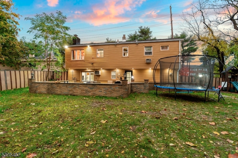 Wayne Twp., New Jersey, 07470, United States, 5 Bedrooms Bedrooms, ,2 BathroomsBathrooms,Residential,For Sale,1988198