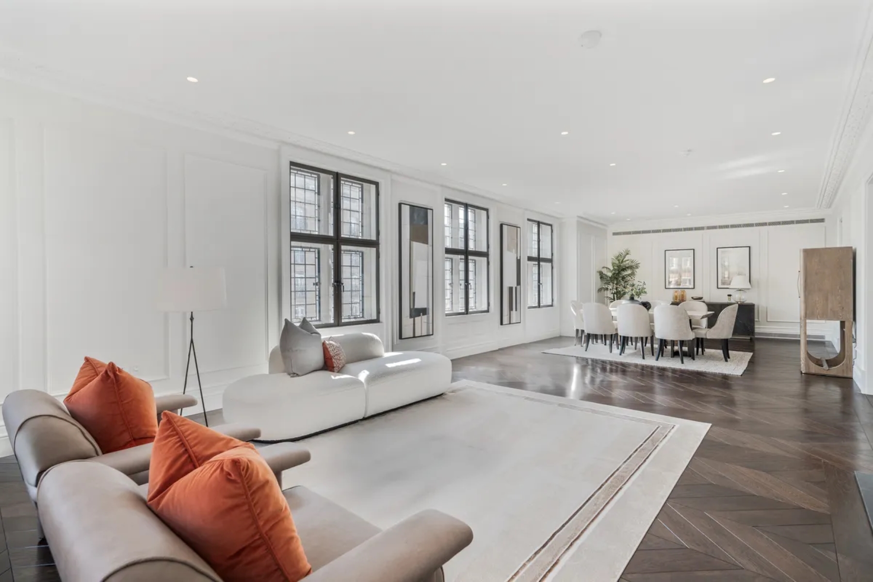 Exceptional five-bedroom duplex apartment in Knightsbridge Gate 
