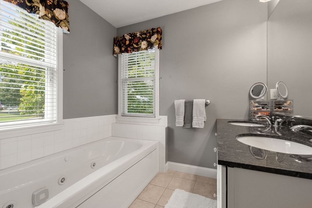 Kingston, Massachusetts, 02364, United States, 2 Bedrooms Bedrooms, ,3 BathroomsBathrooms,Residential,For Sale,1932418