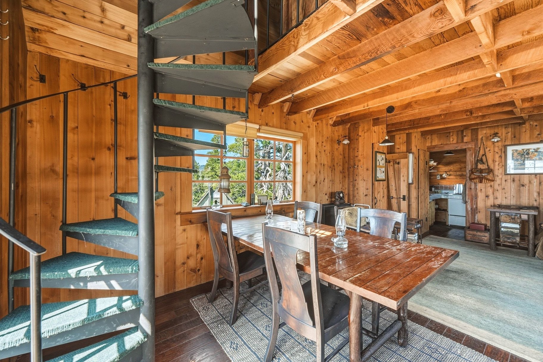  The Juniper Cabin: A Wild Invitation to See the World Differently - 物件實景