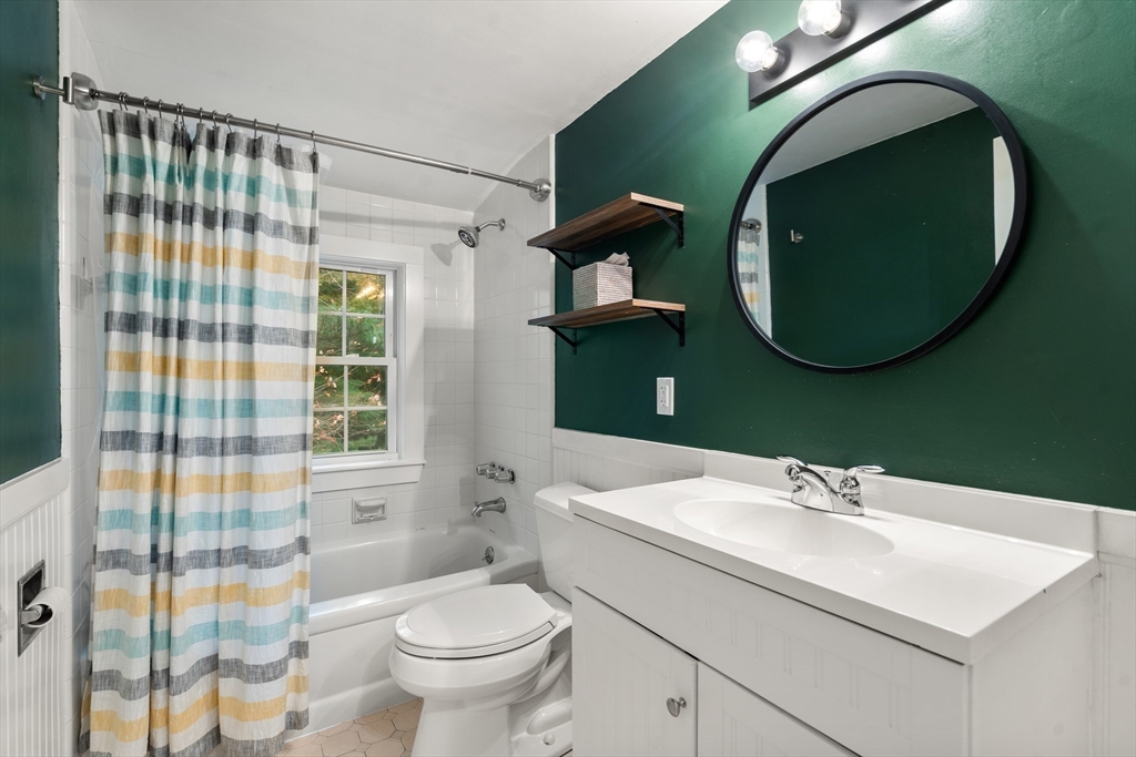 Needham, Massachusetts, 02492, United States, 4 Bedrooms Bedrooms, ,2 BathroomsBathrooms,Residential,For Sale,1987810