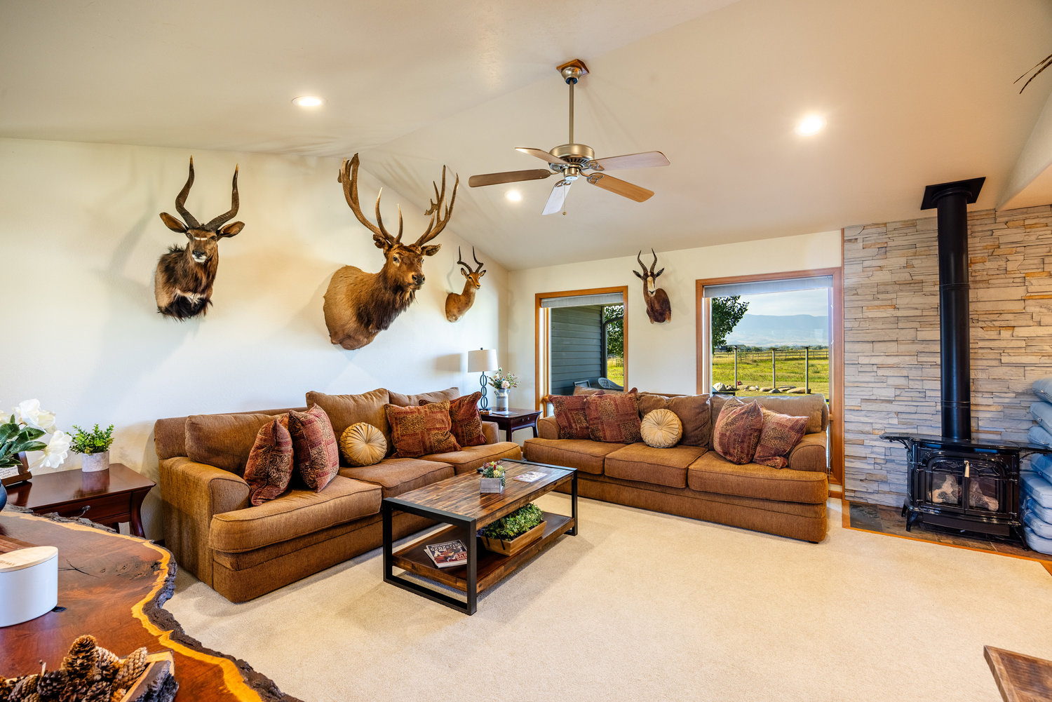 Sheridan, Wyoming, 82801, United States, 3 Bedrooms Bedrooms, ,2 BathroomsBathrooms,Residential,For Sale,1941292