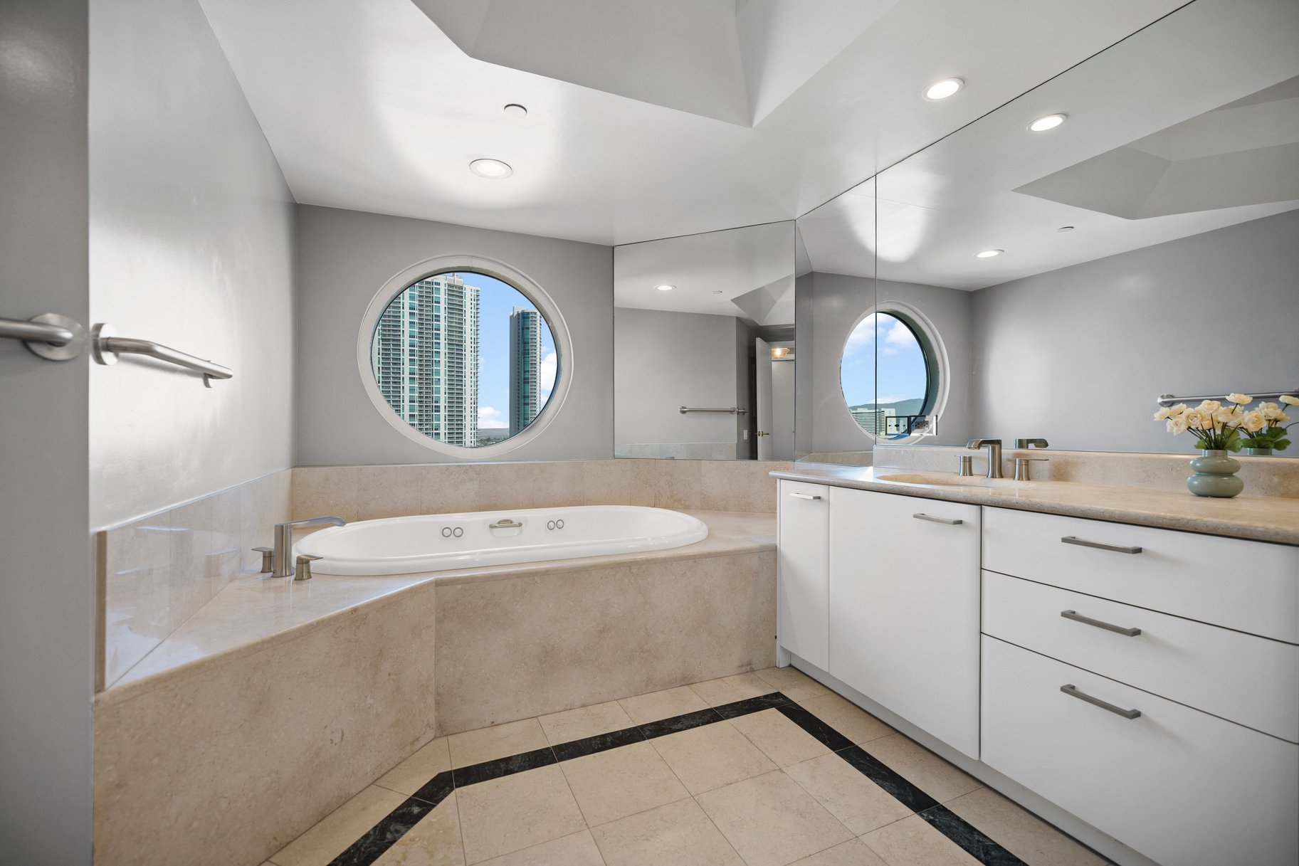  Sophisticated High-Rise Living at Turnberry Place - 物件實景