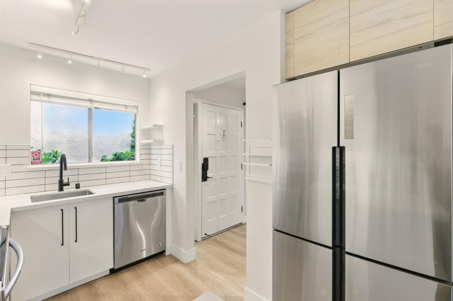 Redwood City, California, 94061, United States, 2 Bedrooms Bedrooms, ,2 BathroomsBathrooms,Residential,For Sale,1939349