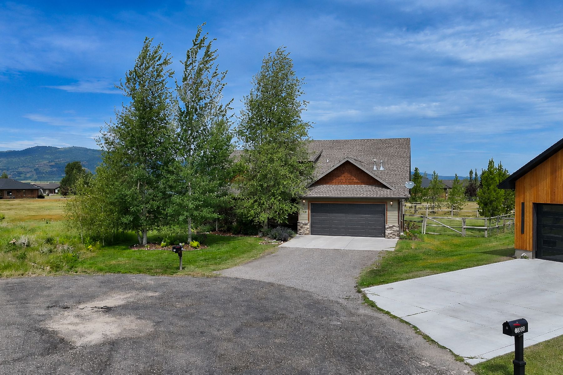  Charming Vaulted-Ceiling Ranch in River Meadows - 物件實景