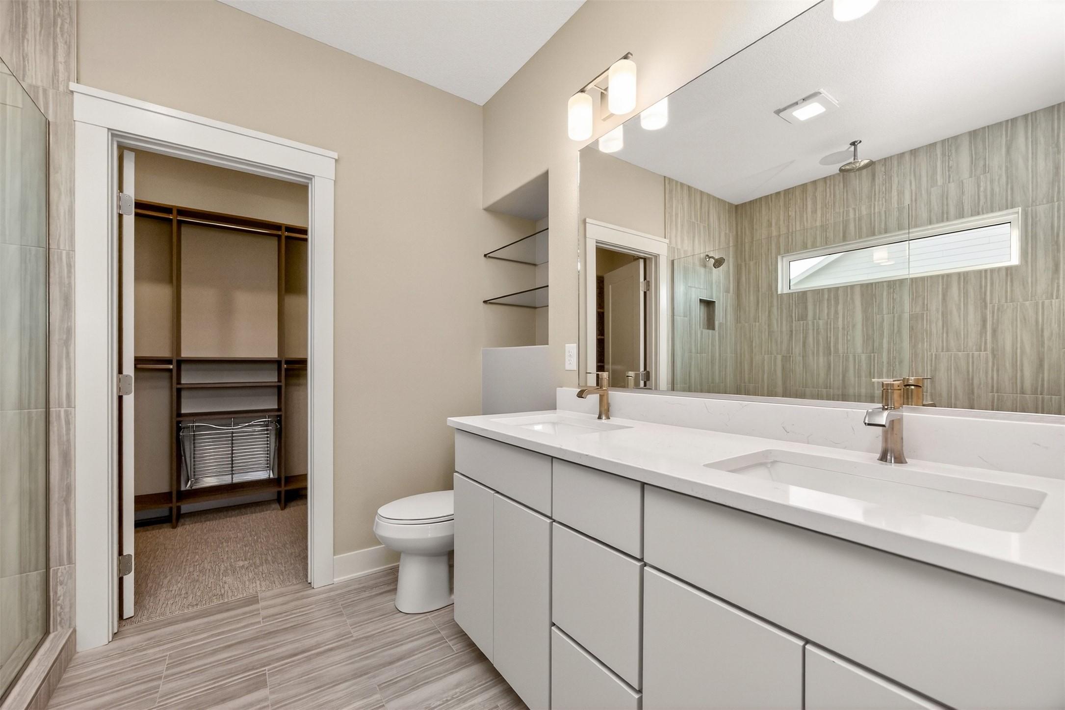 Huxley, Iowa, 50124, United States, 5 Bedrooms Bedrooms, ,3 BathroomsBathrooms,Residential,For Sale,2010436