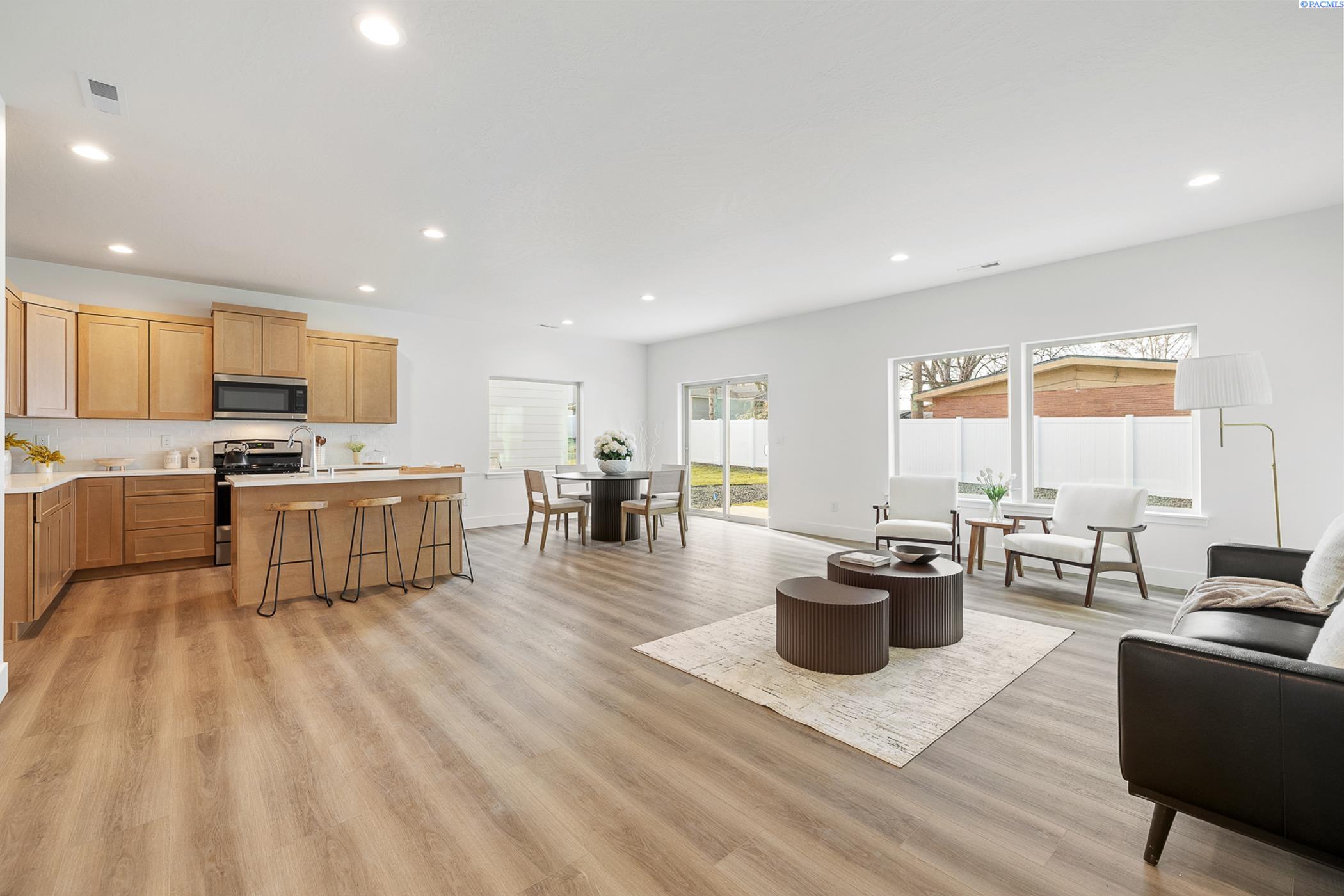 Kennewick, Washington, 99337, United States, 7 Bedrooms Bedrooms, ,Residential,For Sale,1949661