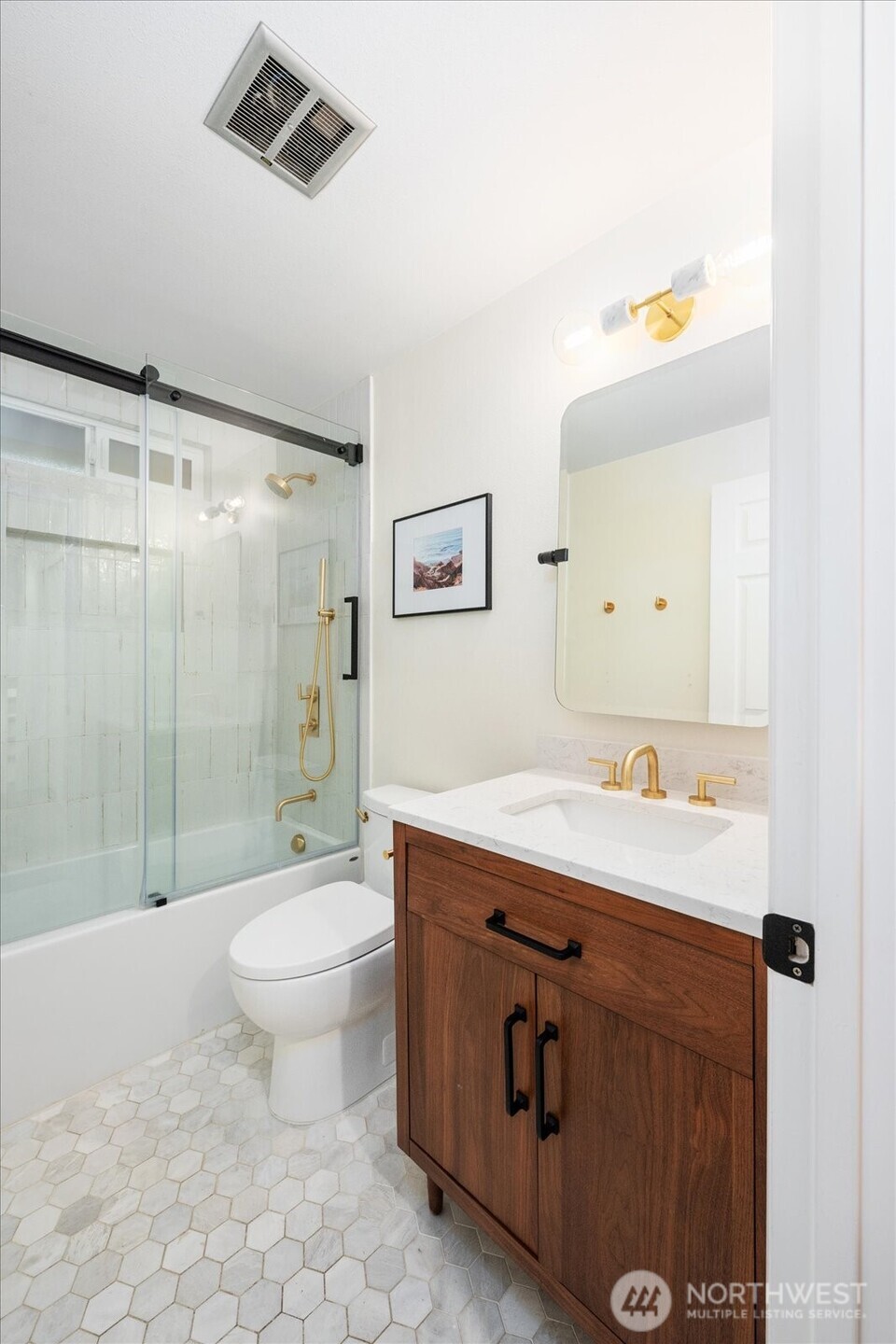 Renton, Washington, 98059, United States, 4 Bedrooms Bedrooms, ,1 BathroomBathrooms,Residential,For Sale,1989503