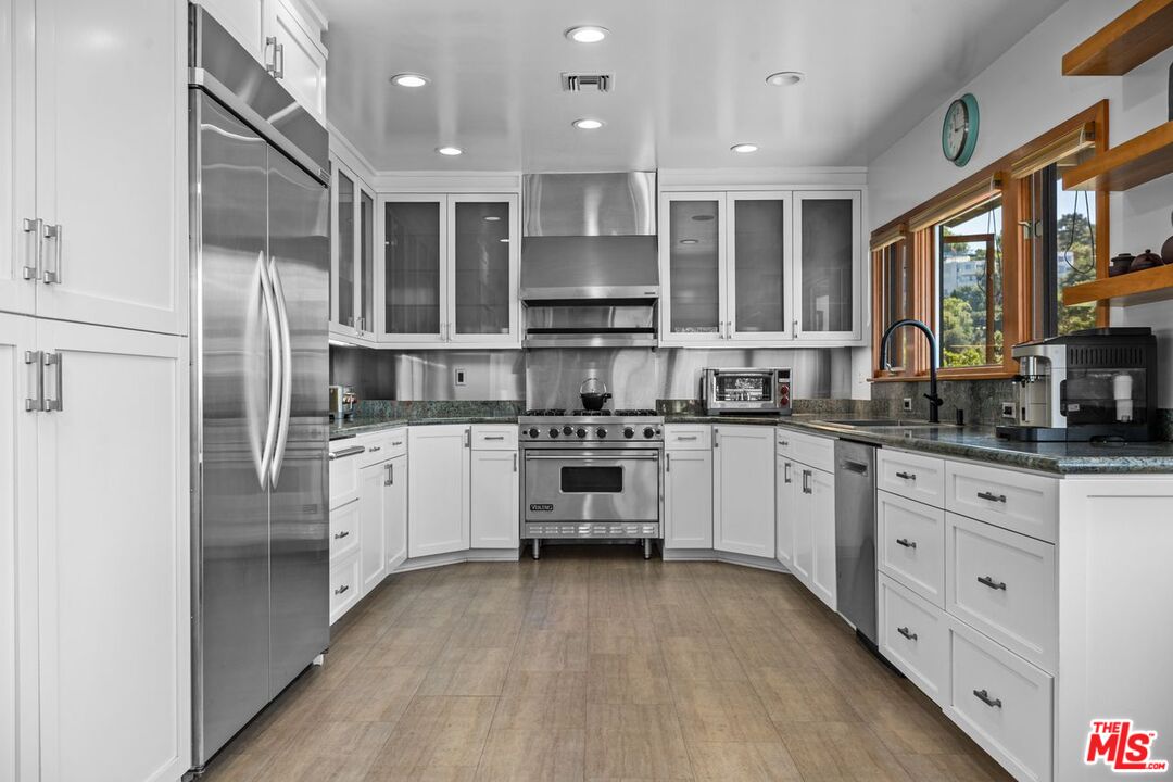 Sherman Oaks, California, 91423, United States, 3 Bedrooms Bedrooms, ,3 BathroomsBathrooms,Residential,For Sale,1986204