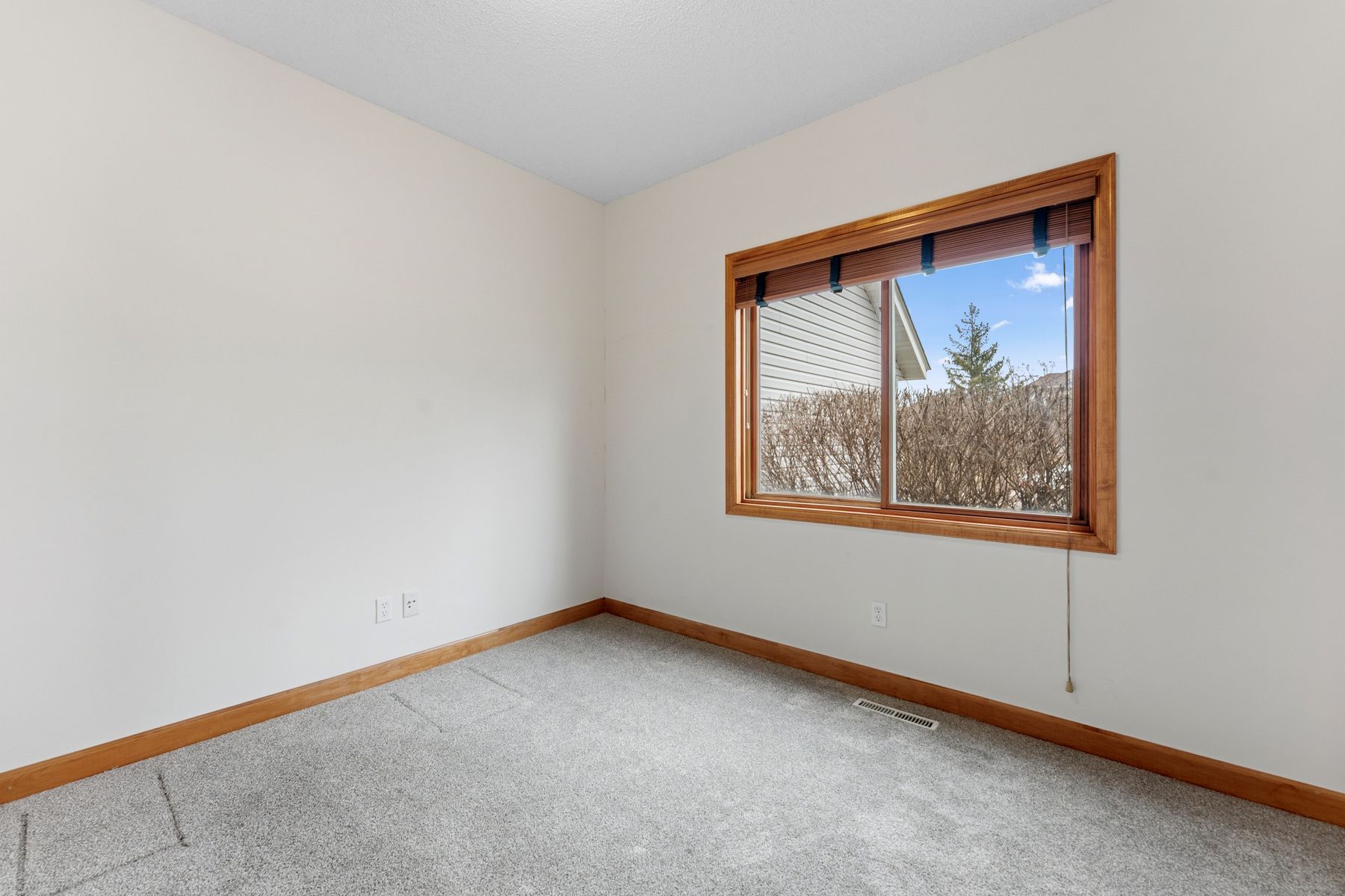  Updated Modified Two-Story on a Spacious Corner Lot - 物件實景