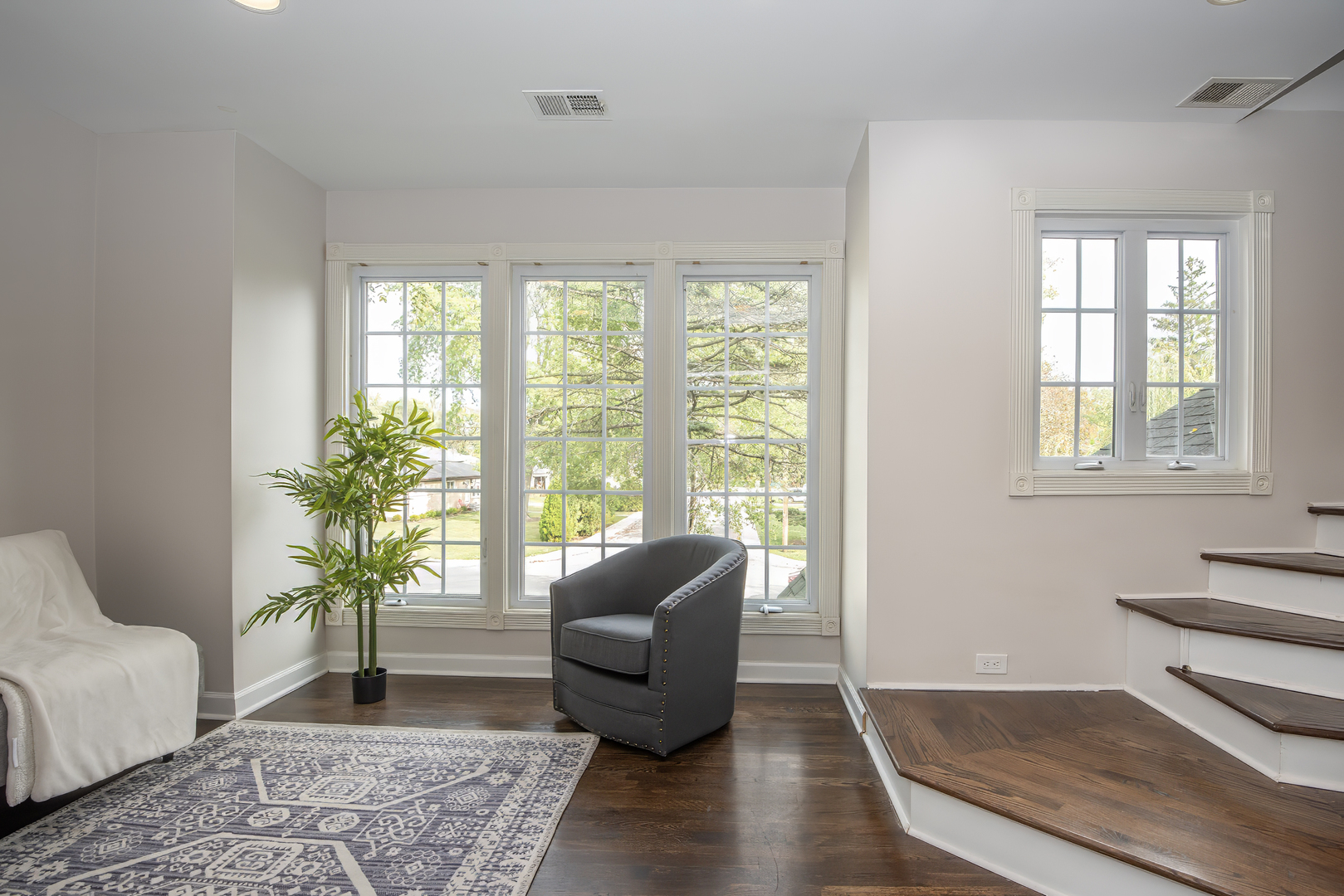 Glenview, Illinois, 60025, United States, 5 Bedrooms Bedrooms, ,3 BathroomsBathrooms,Residential,For Sale,1995942