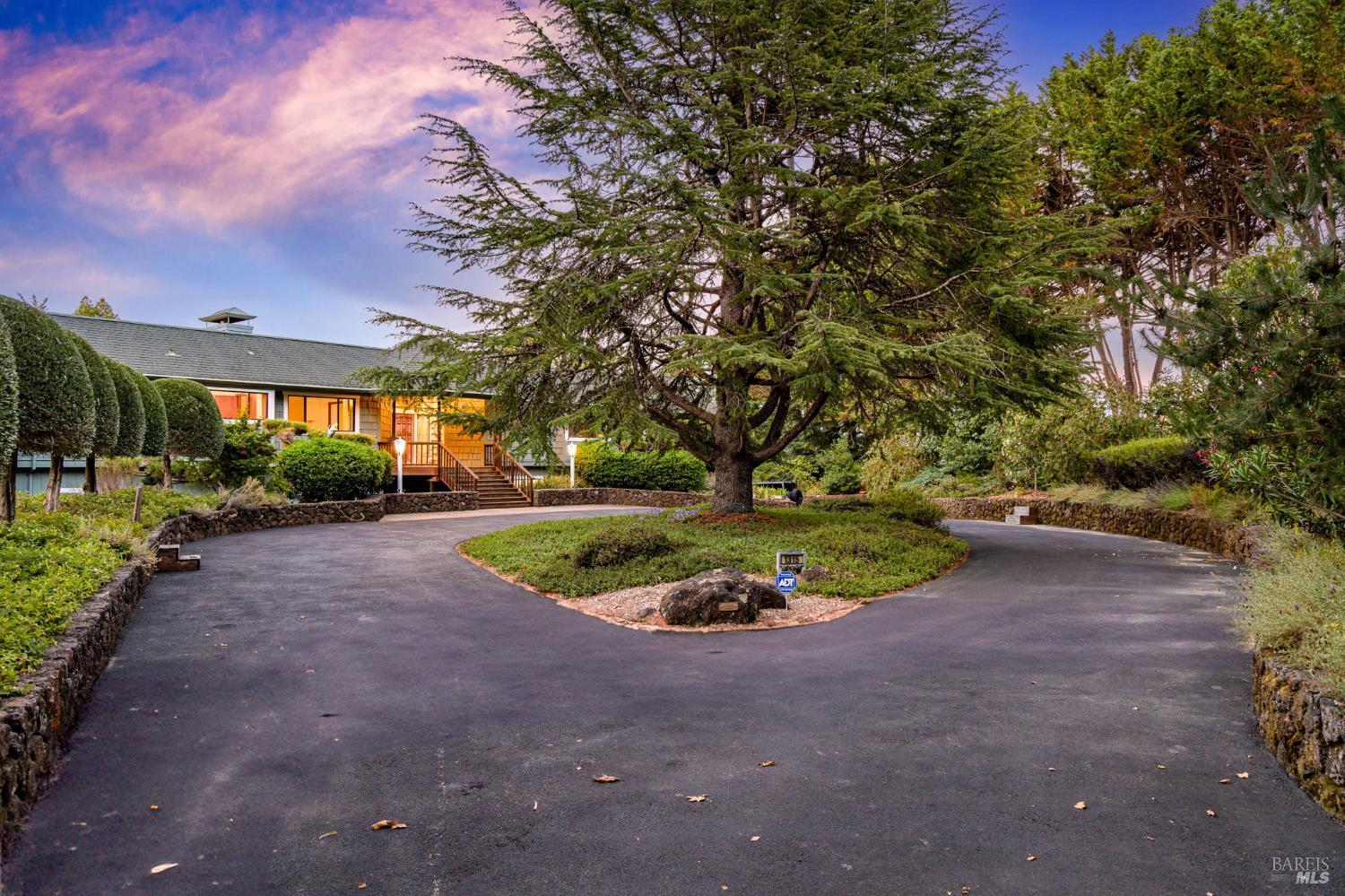 Sebastopol, California, 95472, United States, 4 Bedrooms Bedrooms, ,5 BathroomsBathrooms,Residential,For Sale,1980868