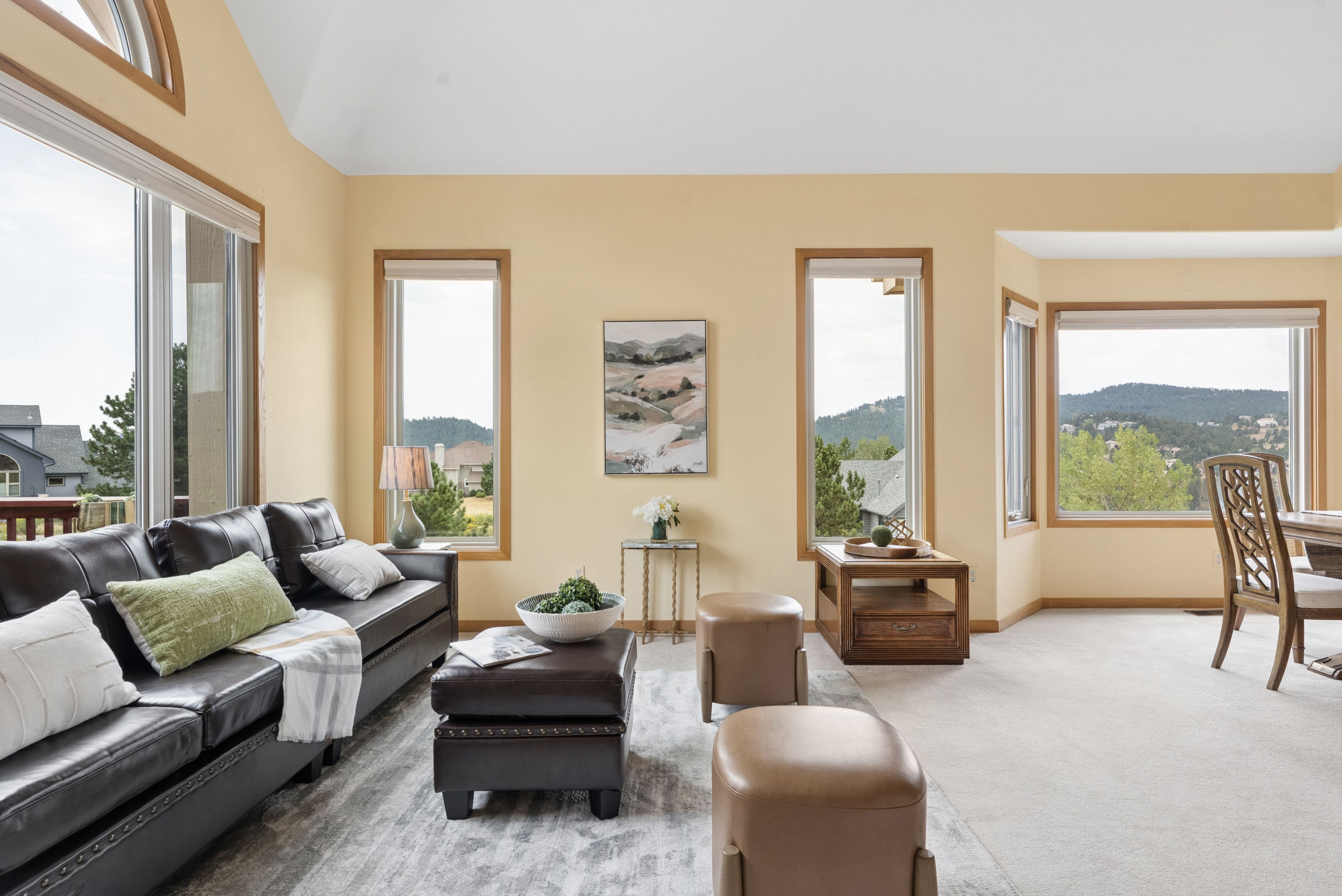  Custom Built Home on a Rolling 1.5 Acre Lot in Highly Desired Paradise Hills - 物件實景