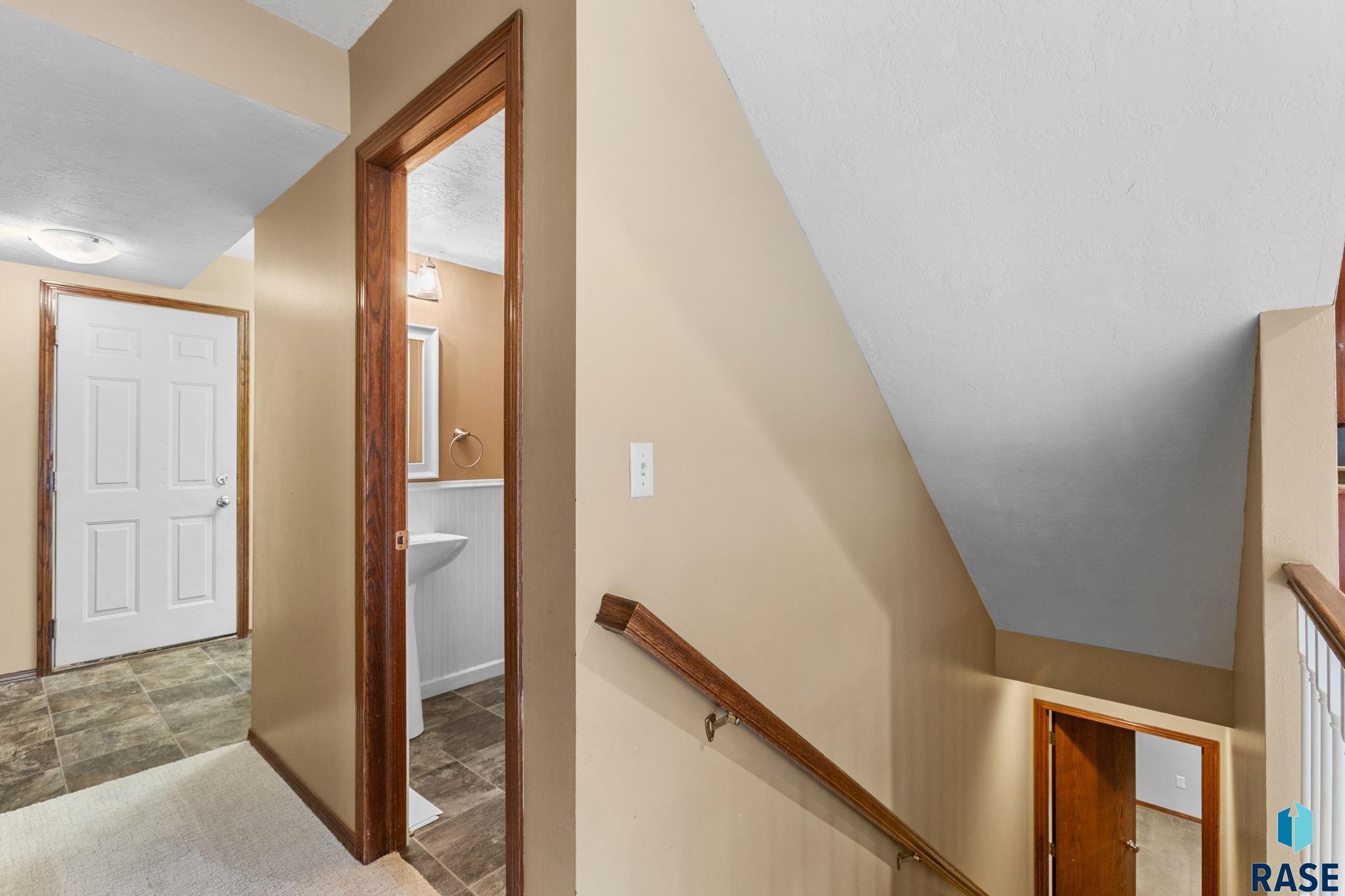 Sioux Falls, South Dakota, 57103, United States, 5 Bedrooms Bedrooms, ,2 BathroomsBathrooms,Residential,For Sale,1908912